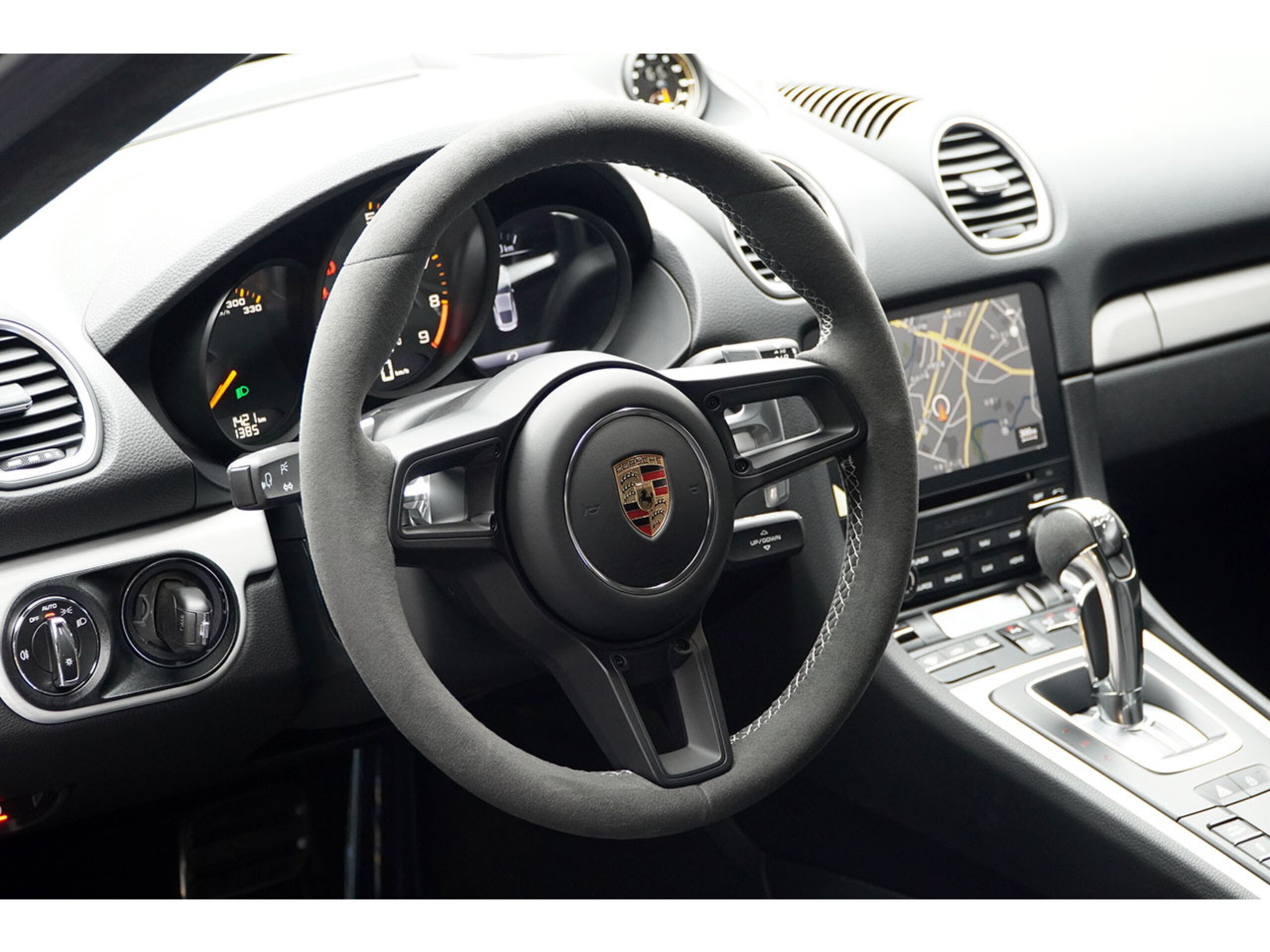 2023 Porsche 718 Cayman GT4 — Photo 13 / 18