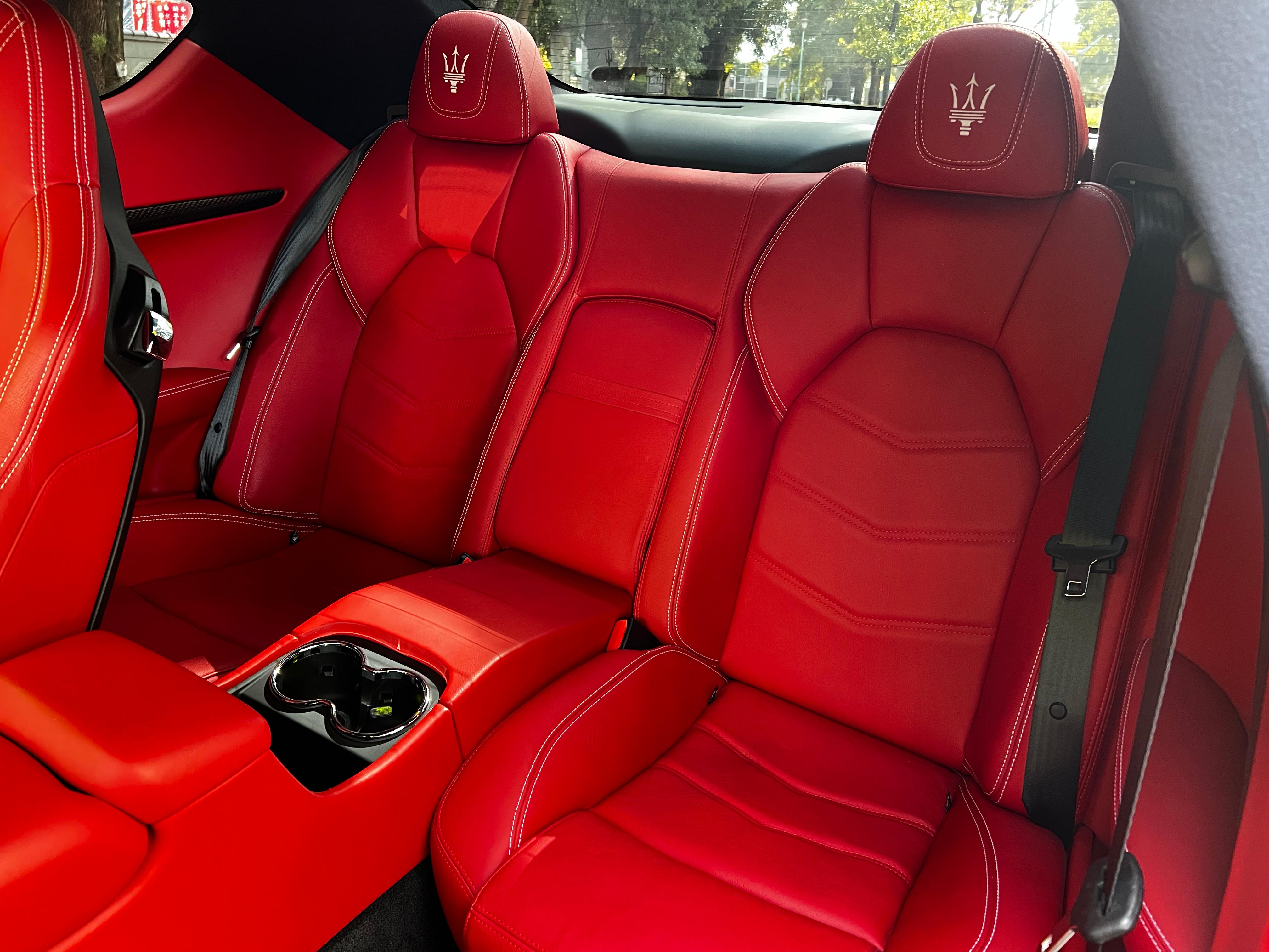 2015 Maserati GranTurismo Sport — Photo 15 / 16