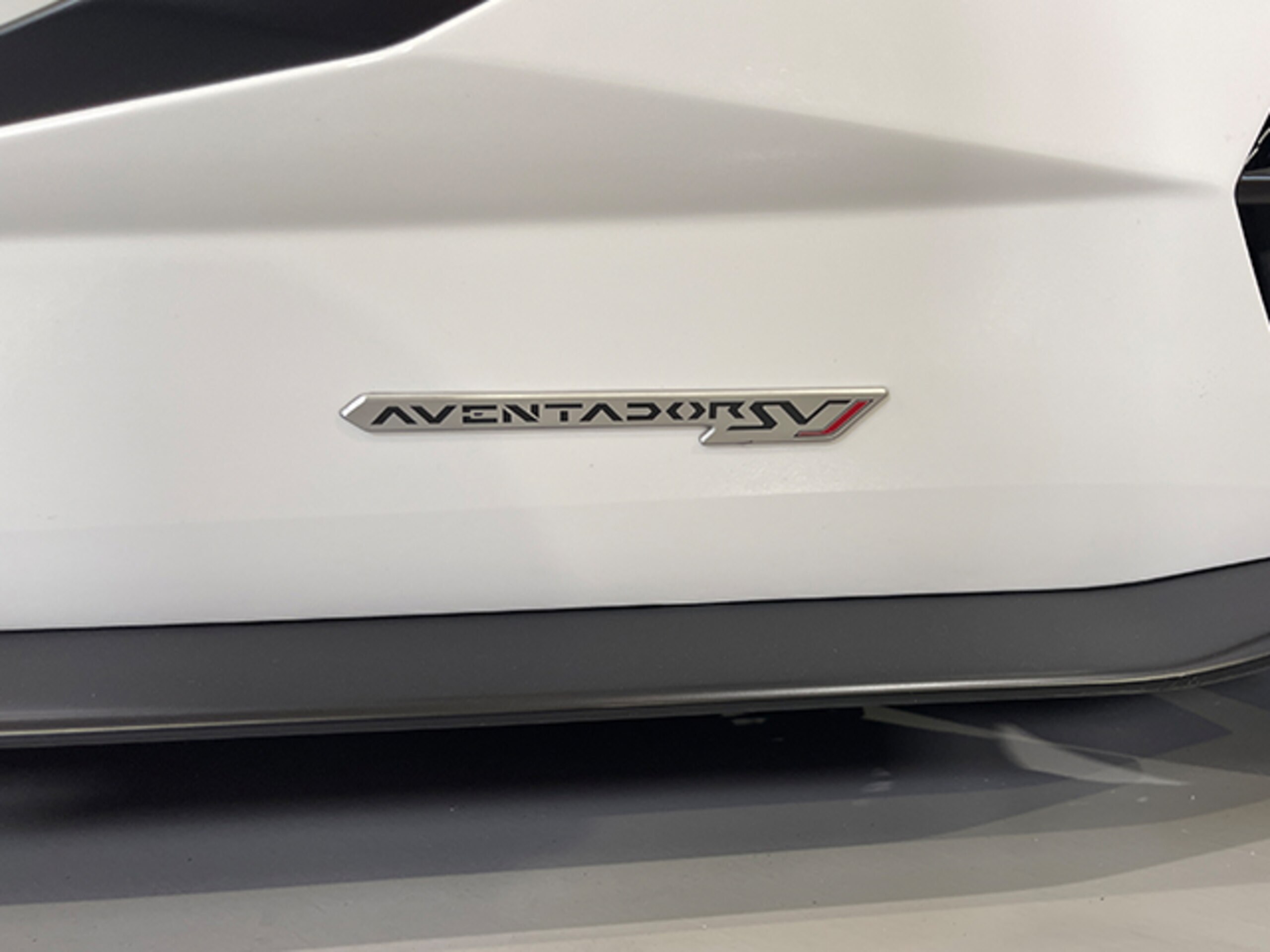 2019 Lamborghini Aventador SVJ — Photo 21 / 22