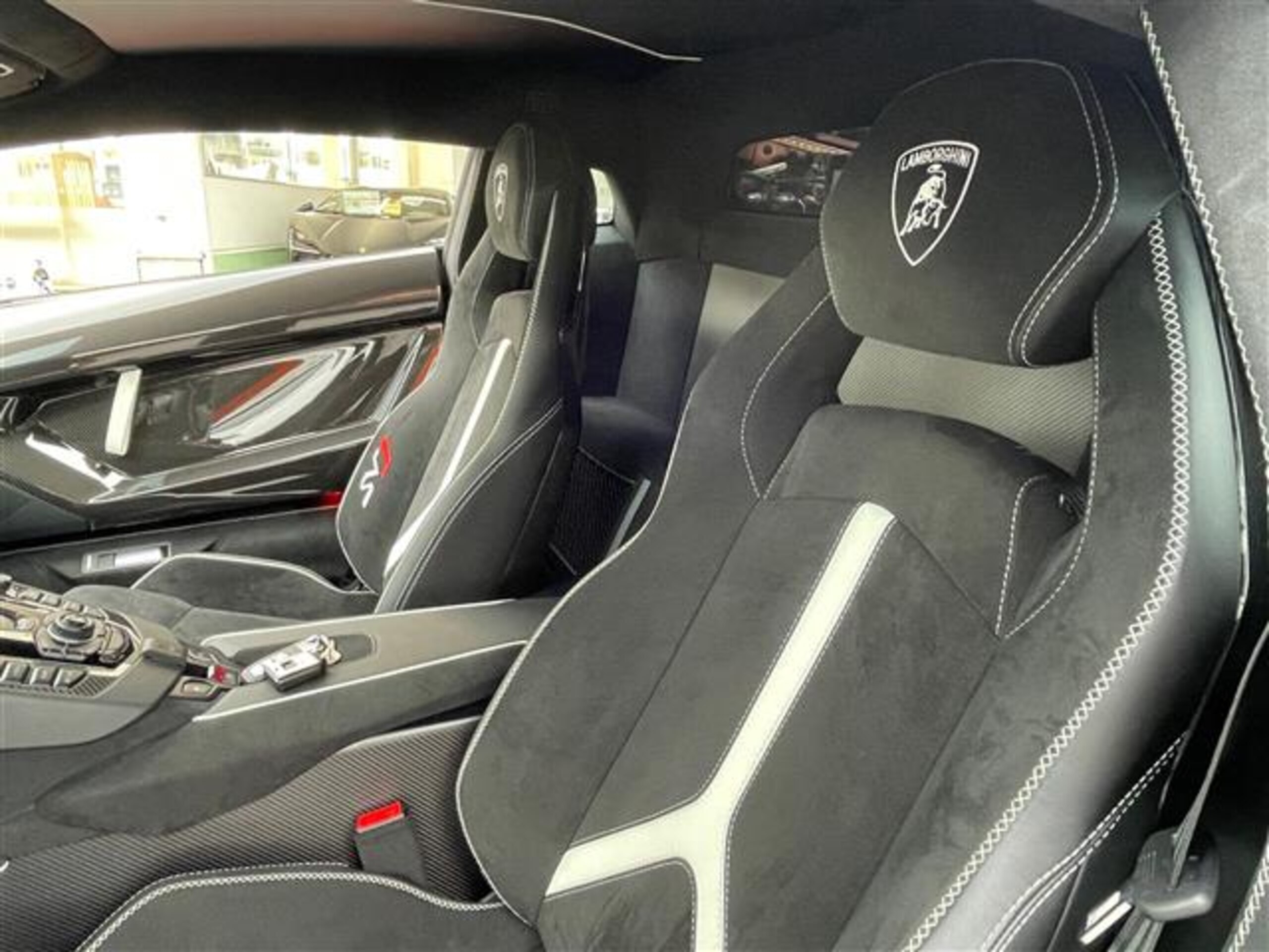 2019 Lamborghini Aventador SVJ — Photo 9 / 20