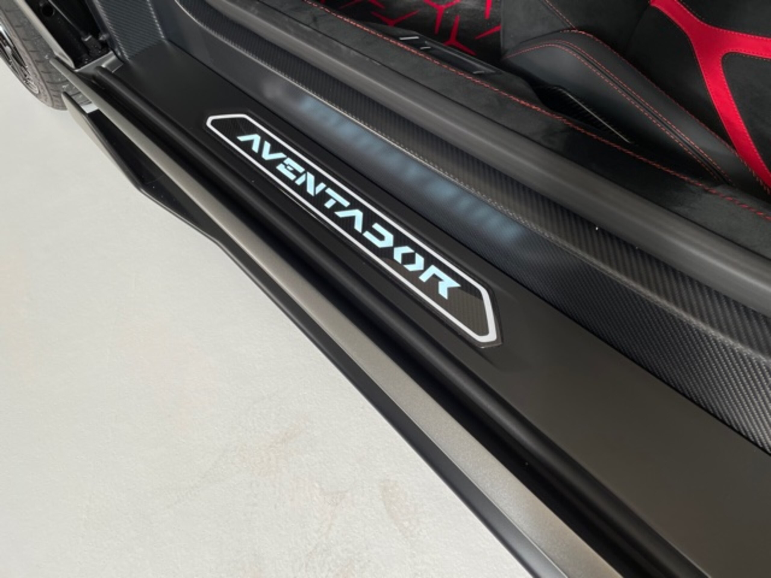2019 Lamborghini Aventador SVJ — Photo 11 / 15