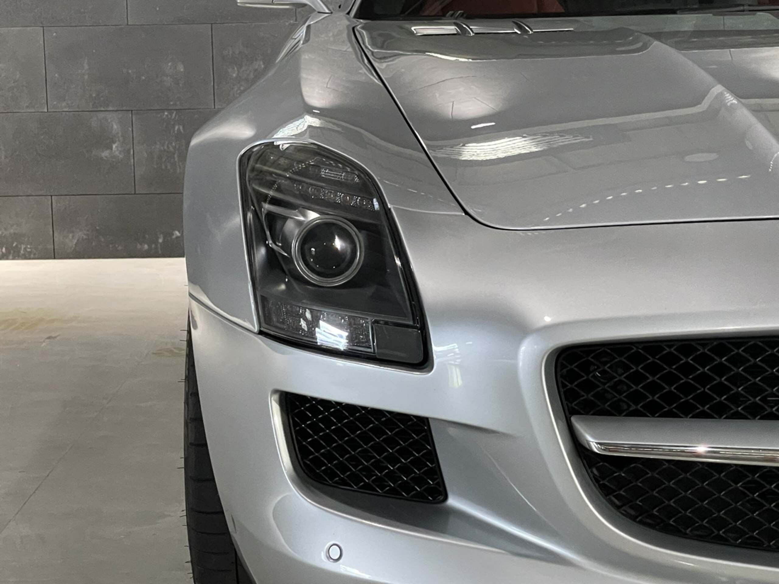 2011 Mercedes Benz SLS AMG — Photo 19 / 23