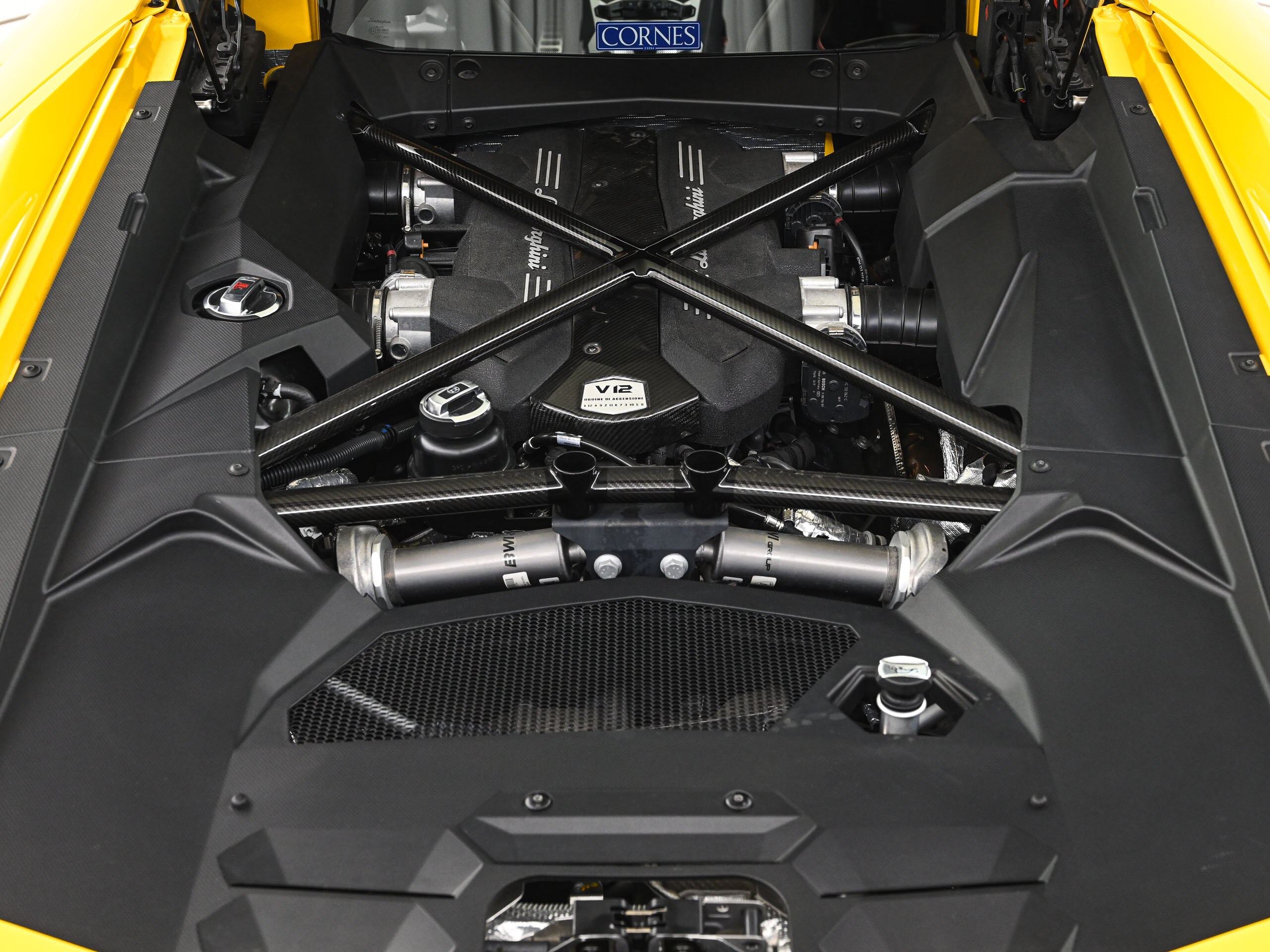 2017 Lamborghini Aventador S — Photo 18 / 19