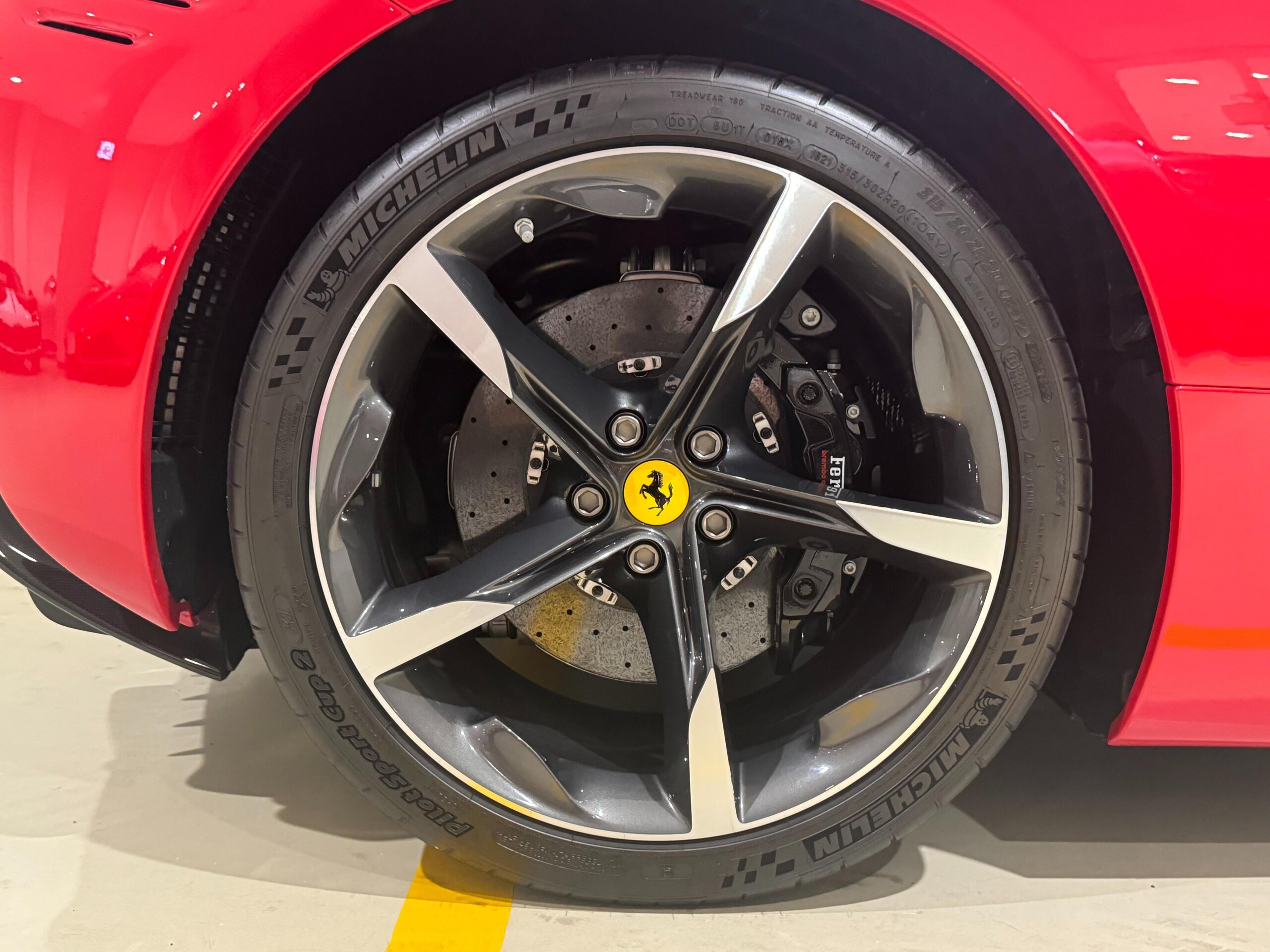 2021 Ferrari SF90 Stradale — Photo 26 / 29