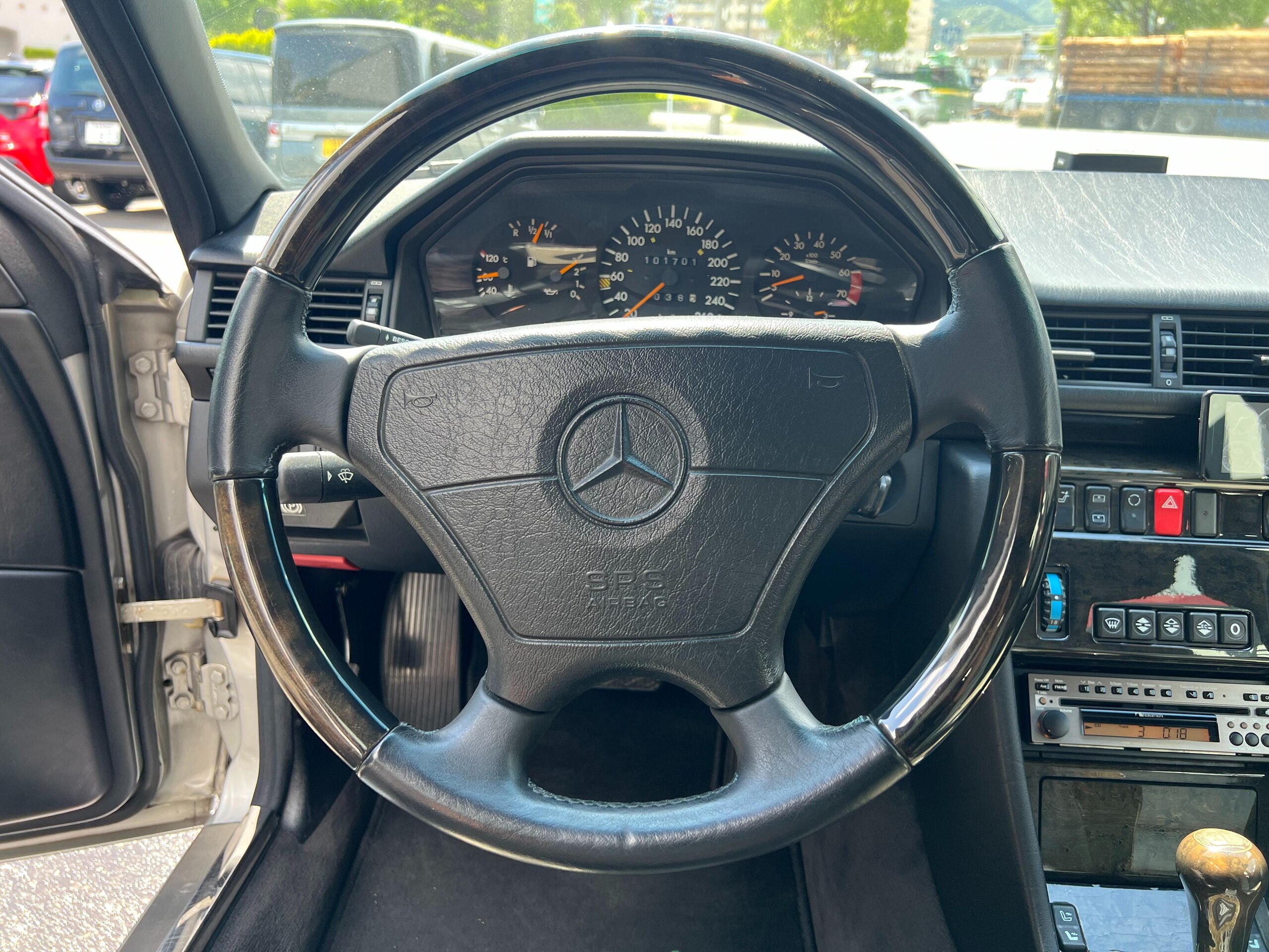1995 Mercedes Benz E500 Limited — Photo 10 / 18