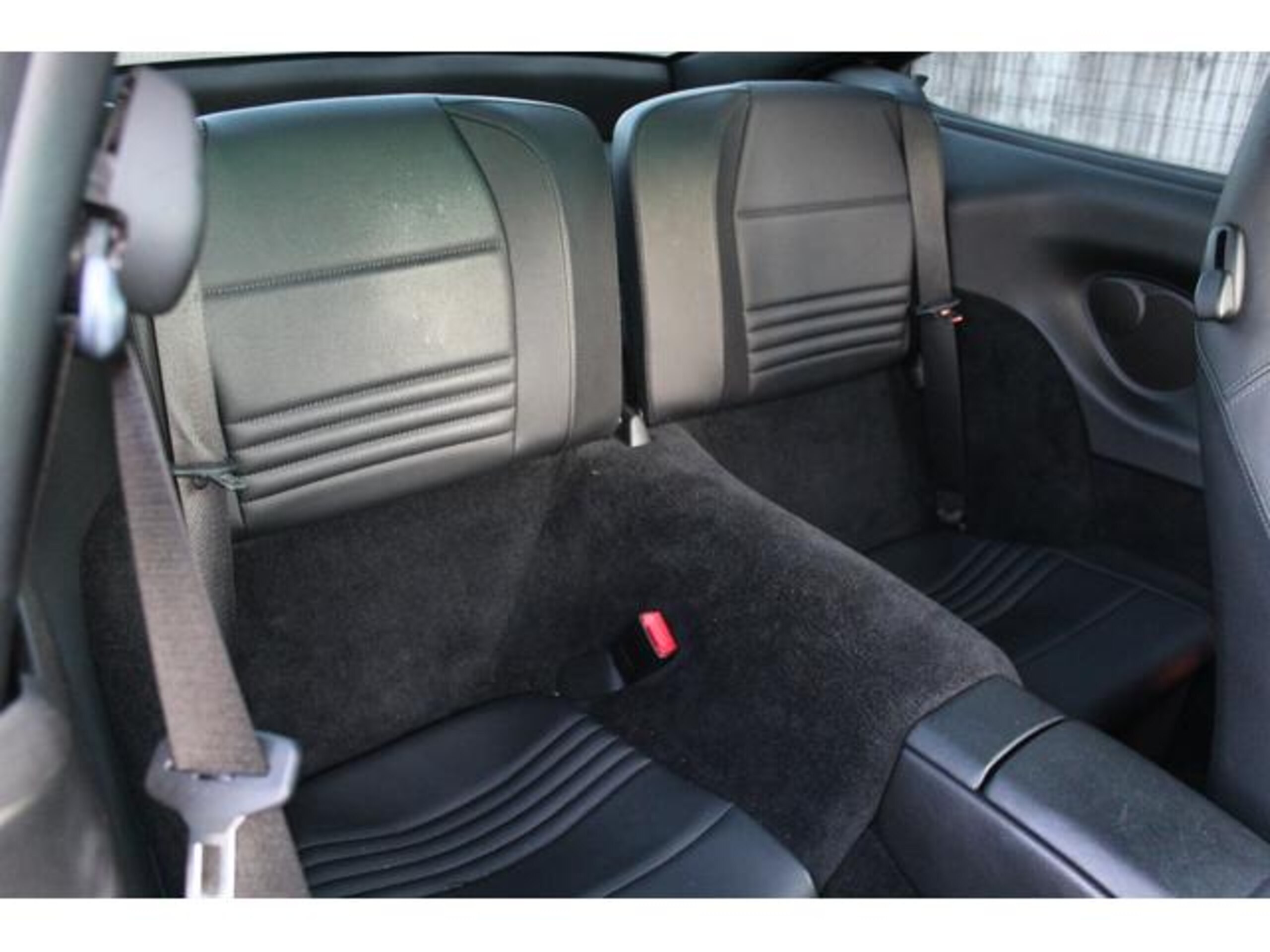 2004 Porsche 911 Carrera — Photo 18 / 20