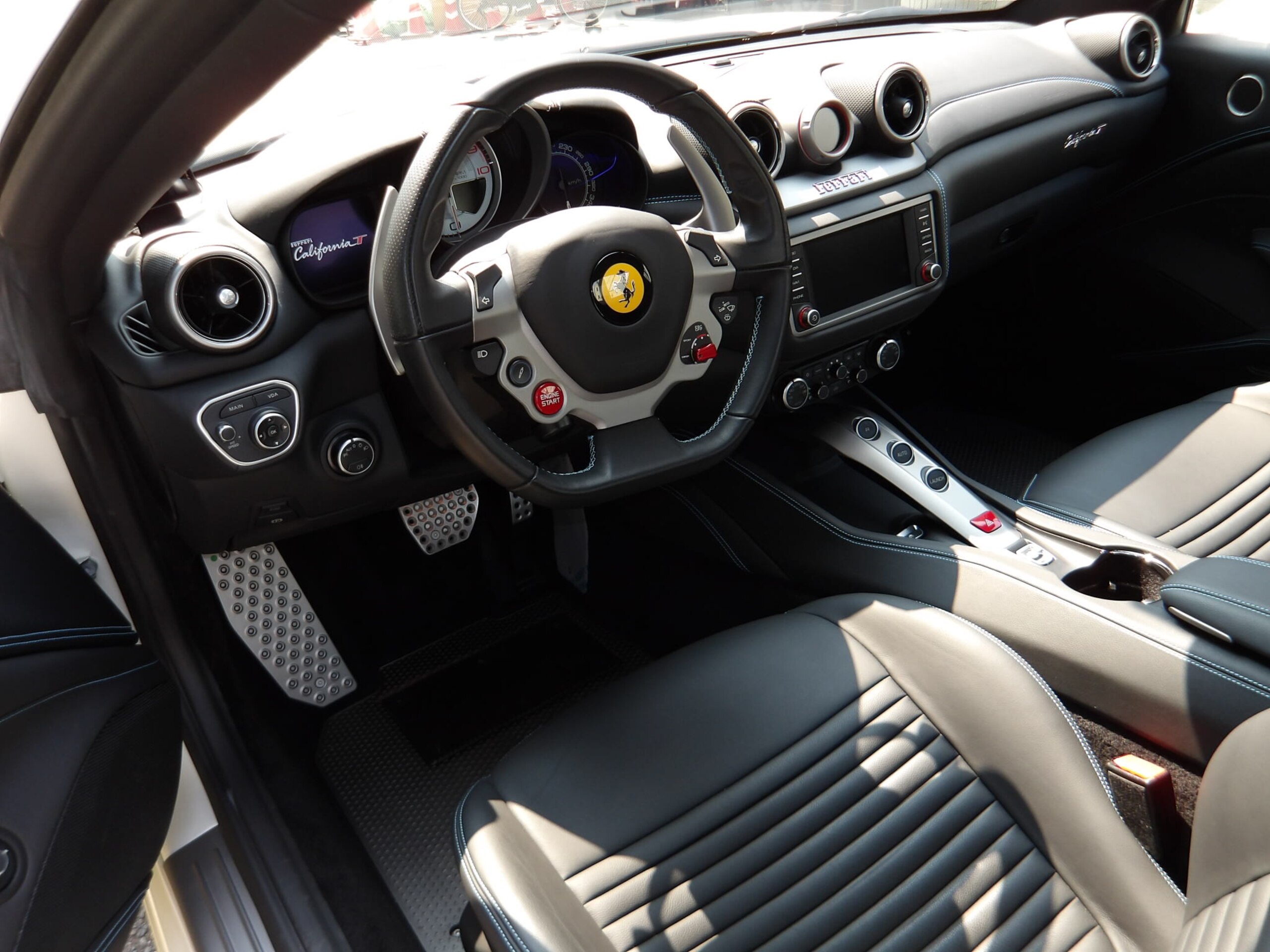 2017 Ferrari California T 70th Anniversary Tailor Made Collection — Photo 7 / 15