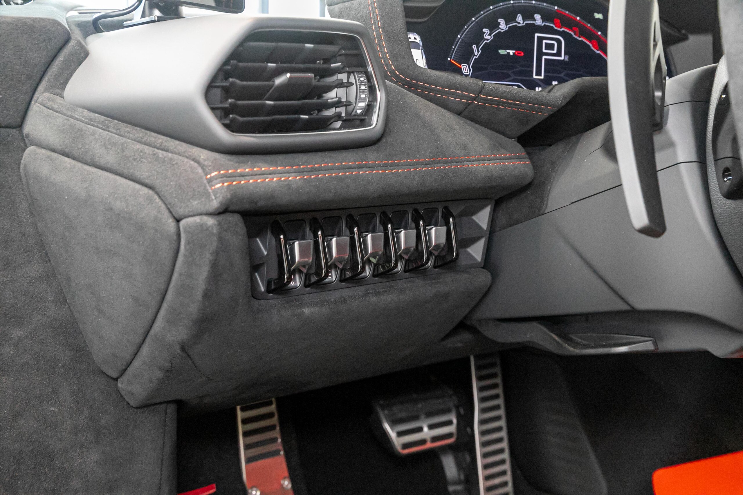 2023 Lamborghini Huracán STO — Photo 15 / 27