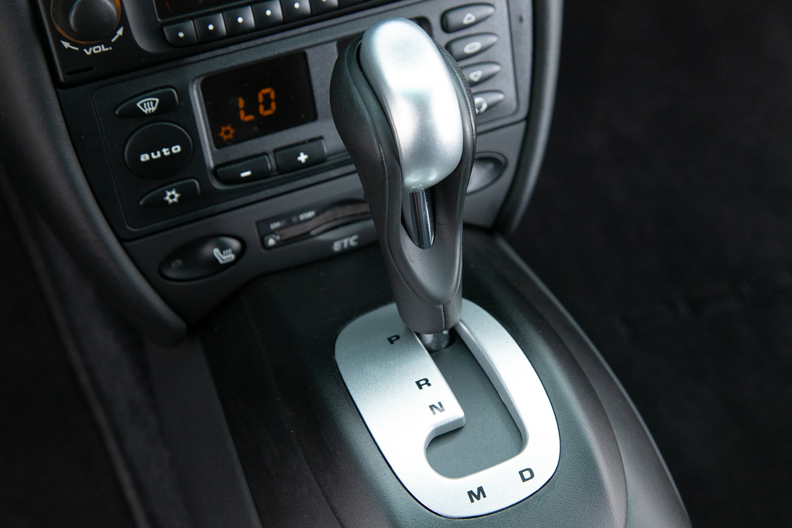 2002 Porsche 911 Carrera 4 — Photo 13 / 20