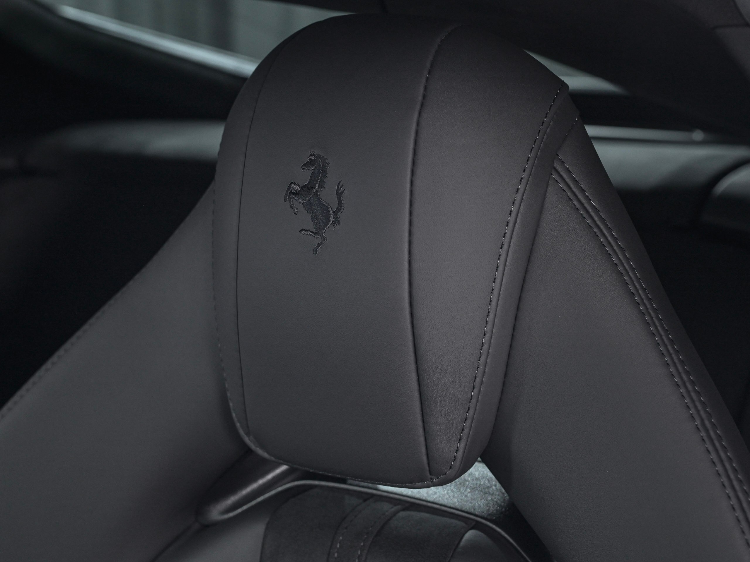 2020 Ferrari 812 Superfast — Photo 25 / 38