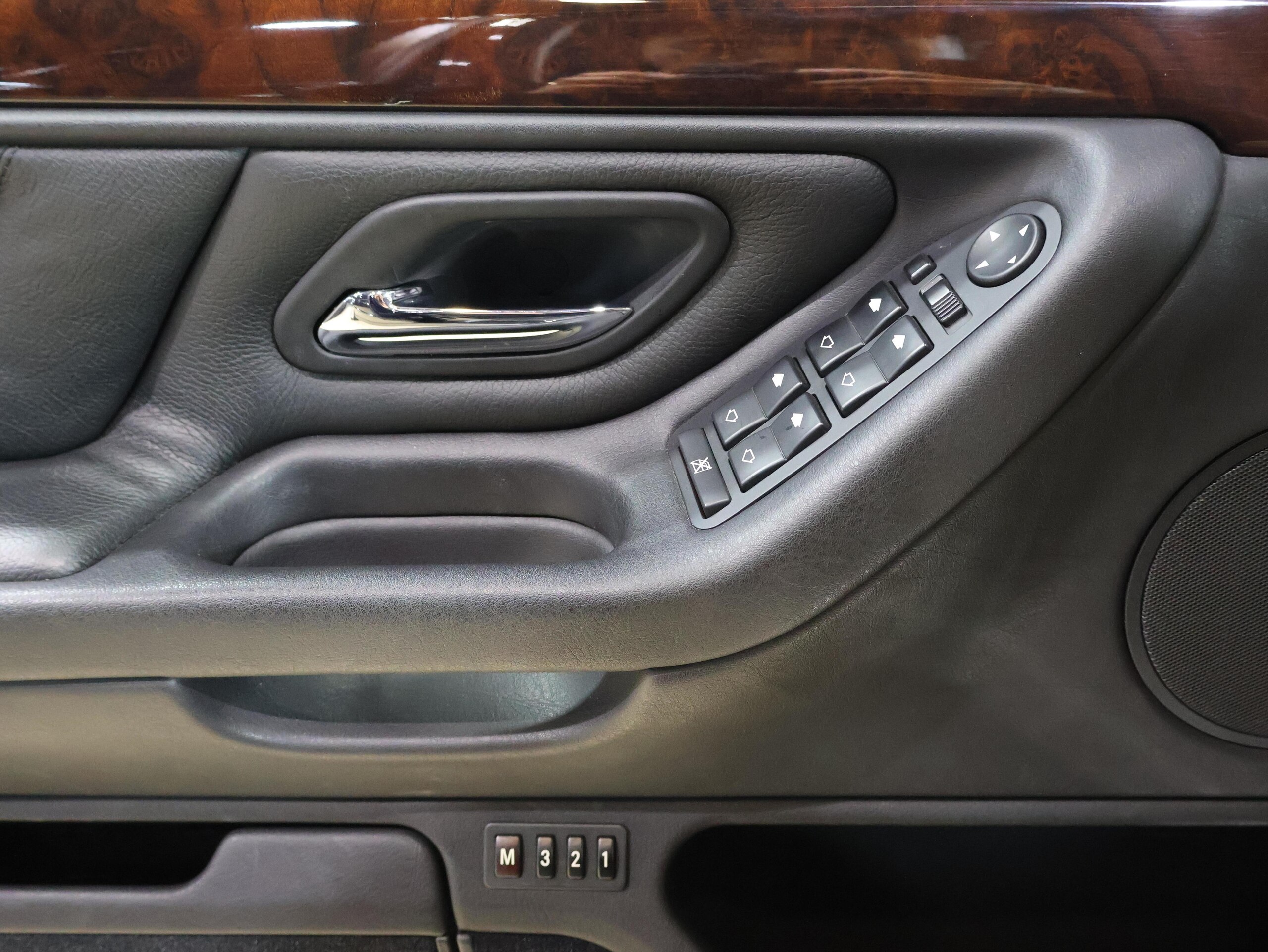 1999 BMW 735i — Photo 8 / 21