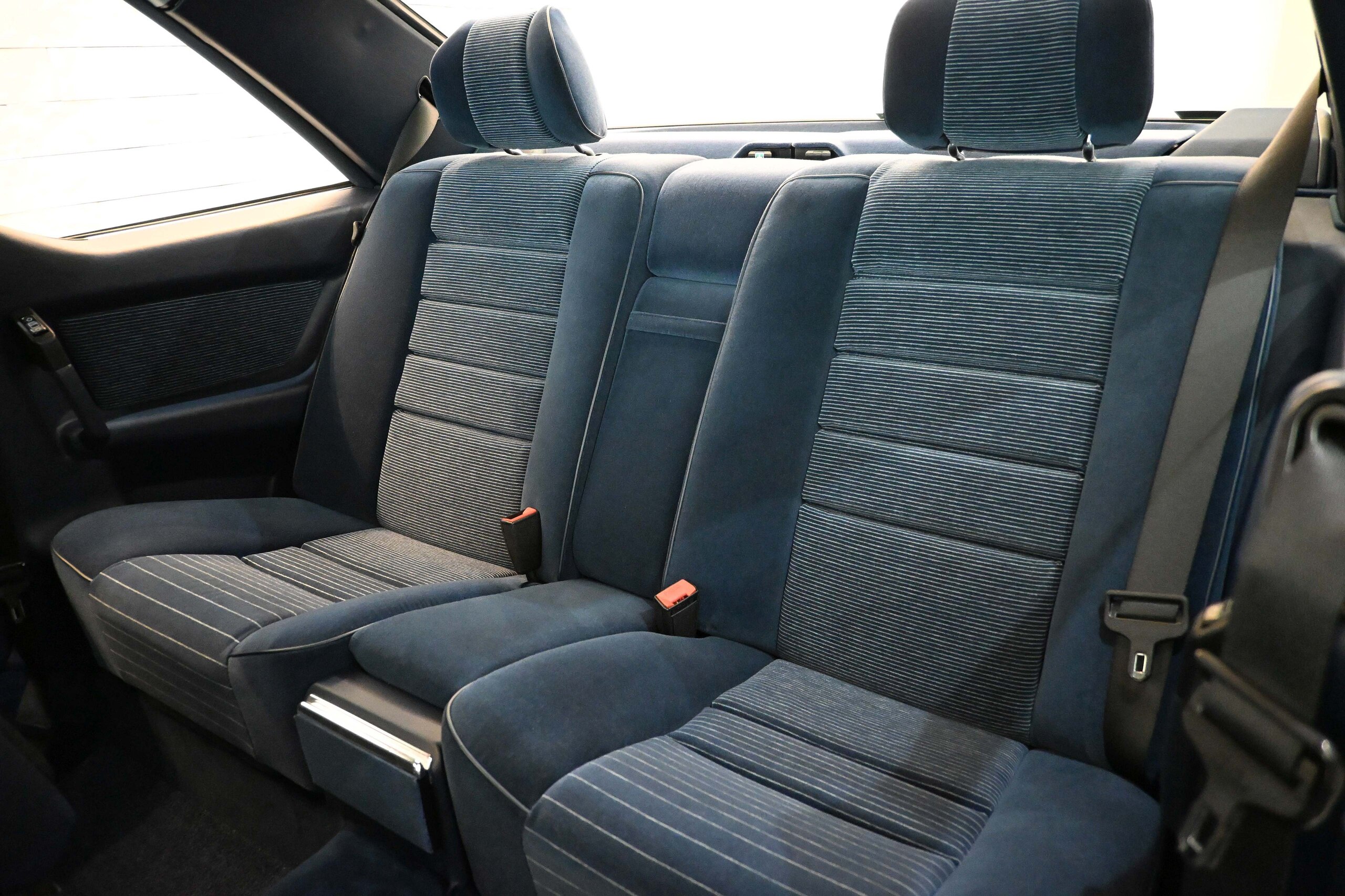 1988 Mercedes Benz 560SEC — Photo 10 / 14