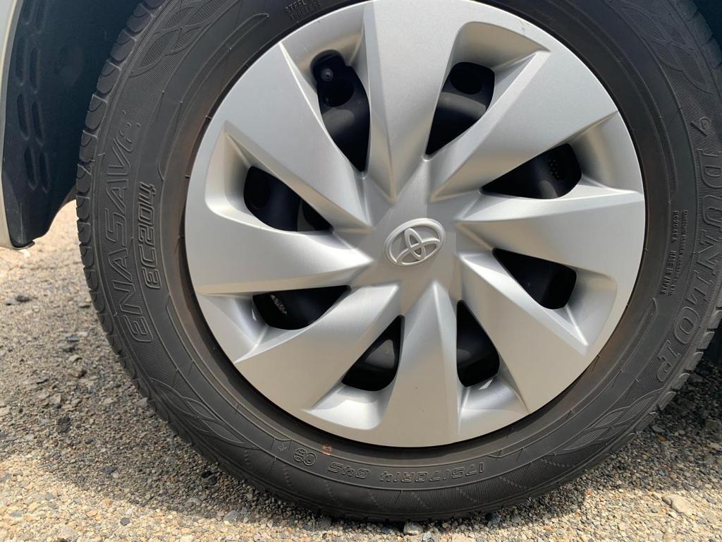 2019 Toyota Vitz — Photo 8 / 17