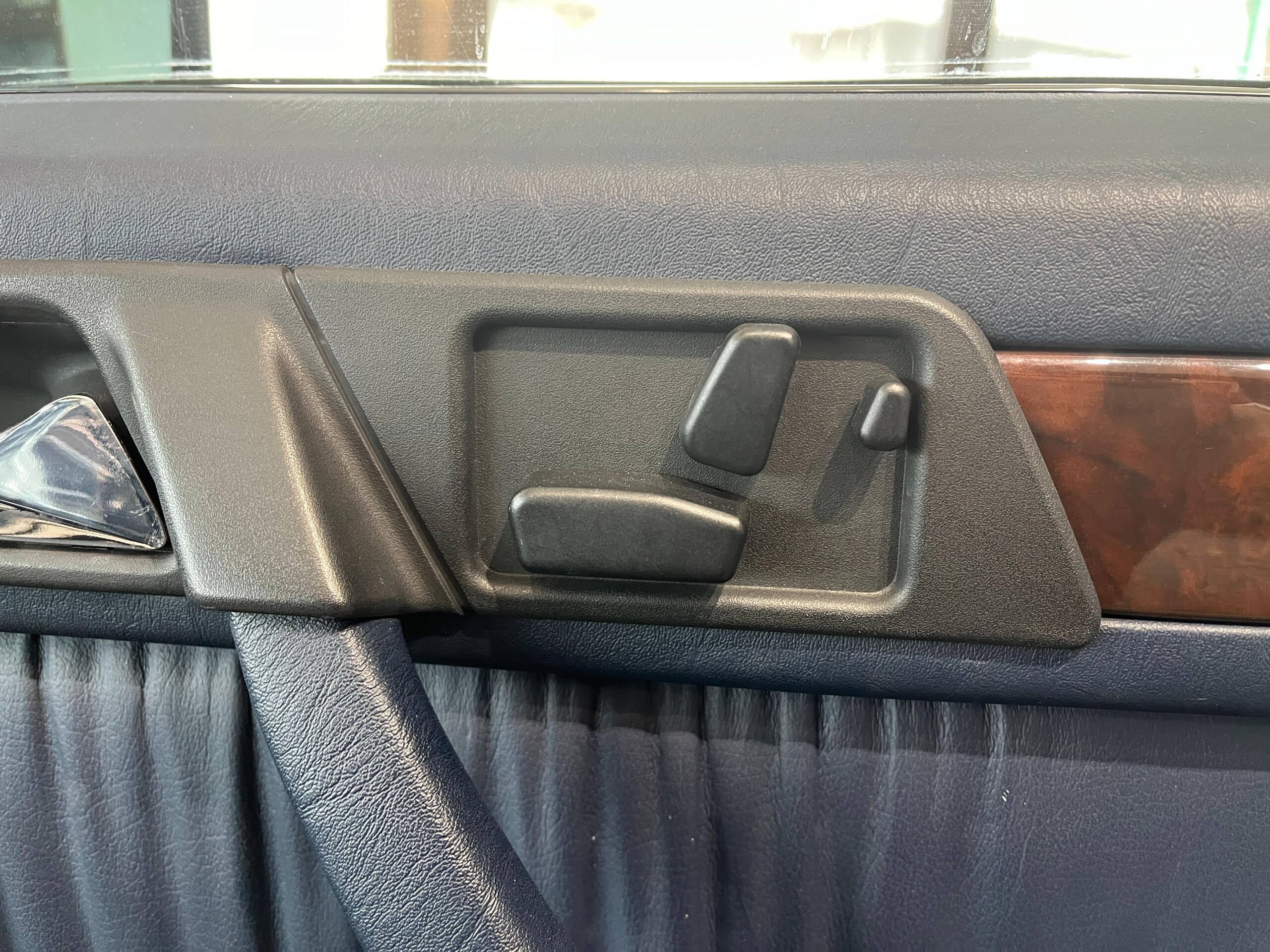 1991 Mercedes Benz 300CE-24 — Photo 10 / 18