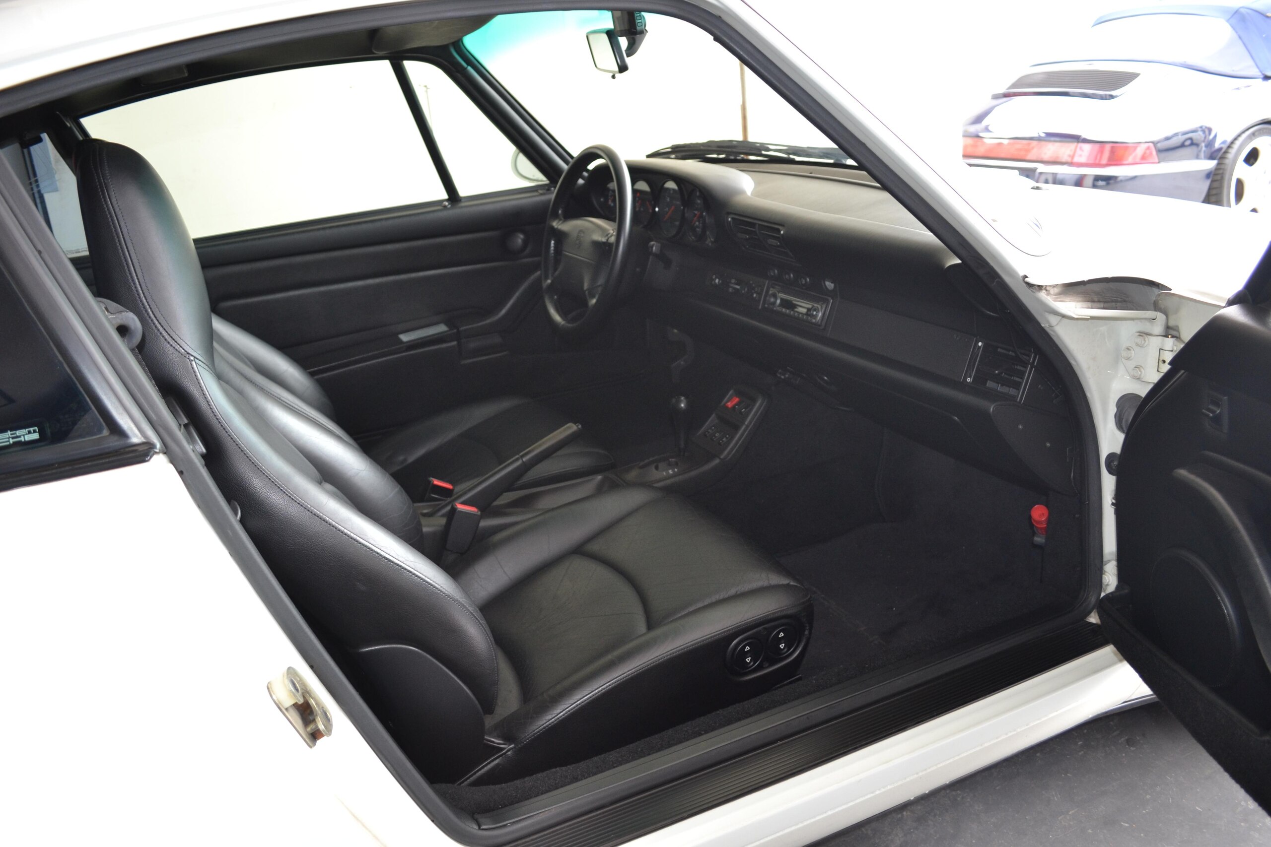 1995 Porsche 911 Carrera 2 — Photo 14 / 24