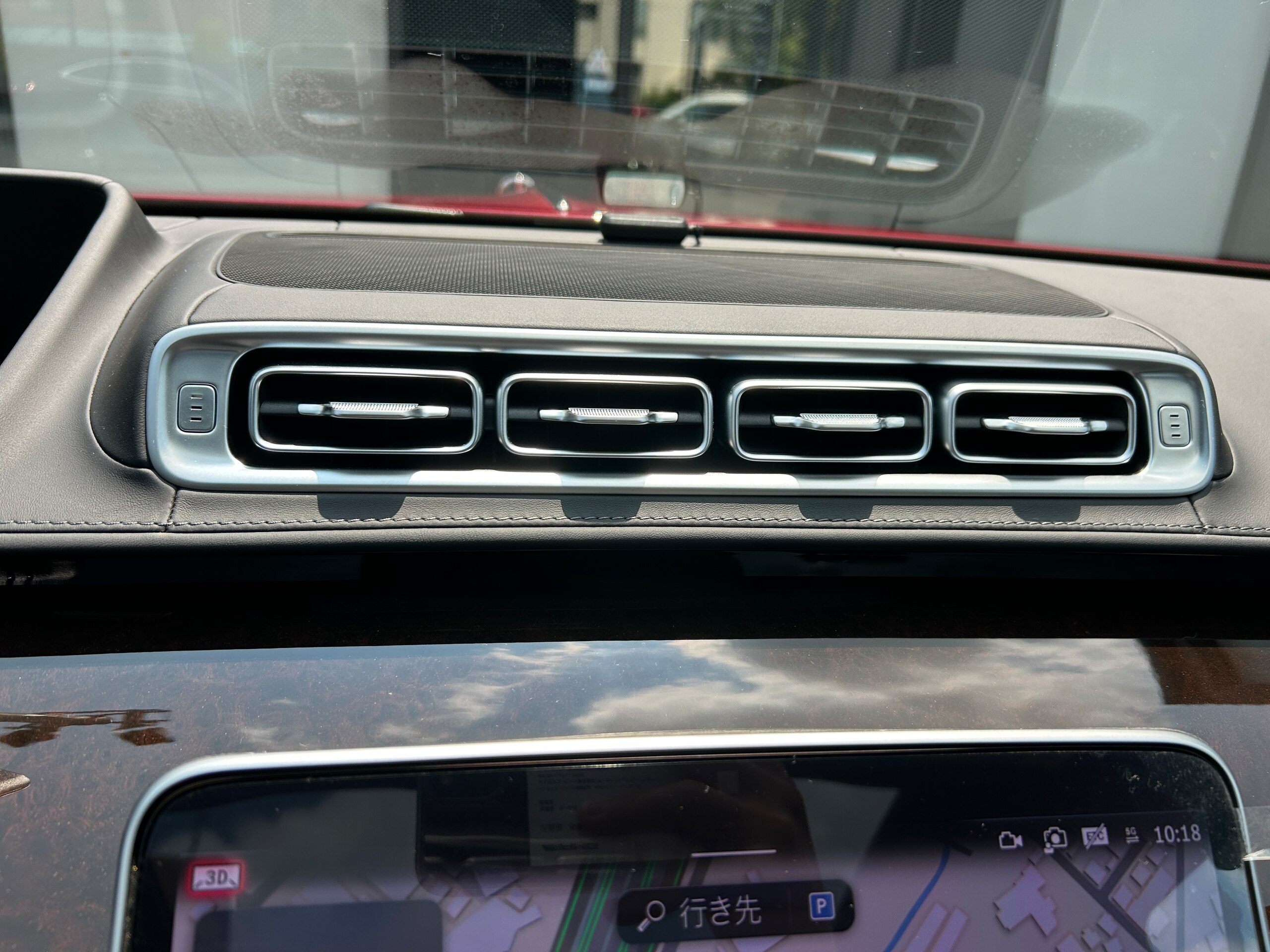 2025 Mercedes Benz Maybach S680 — Photo 20 / 40