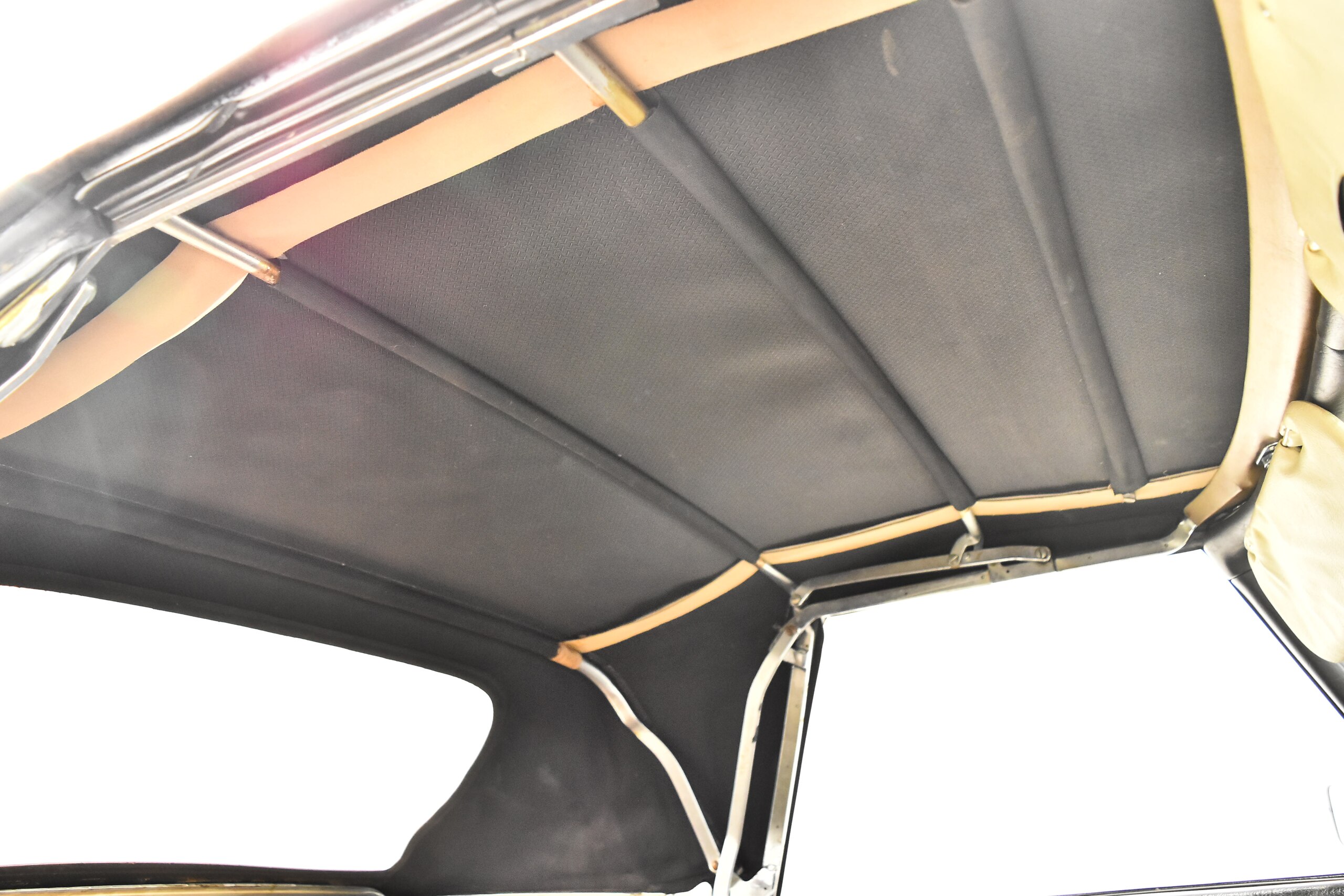 1970 Mercedes Benz 280SL — Photo 14 / 16
