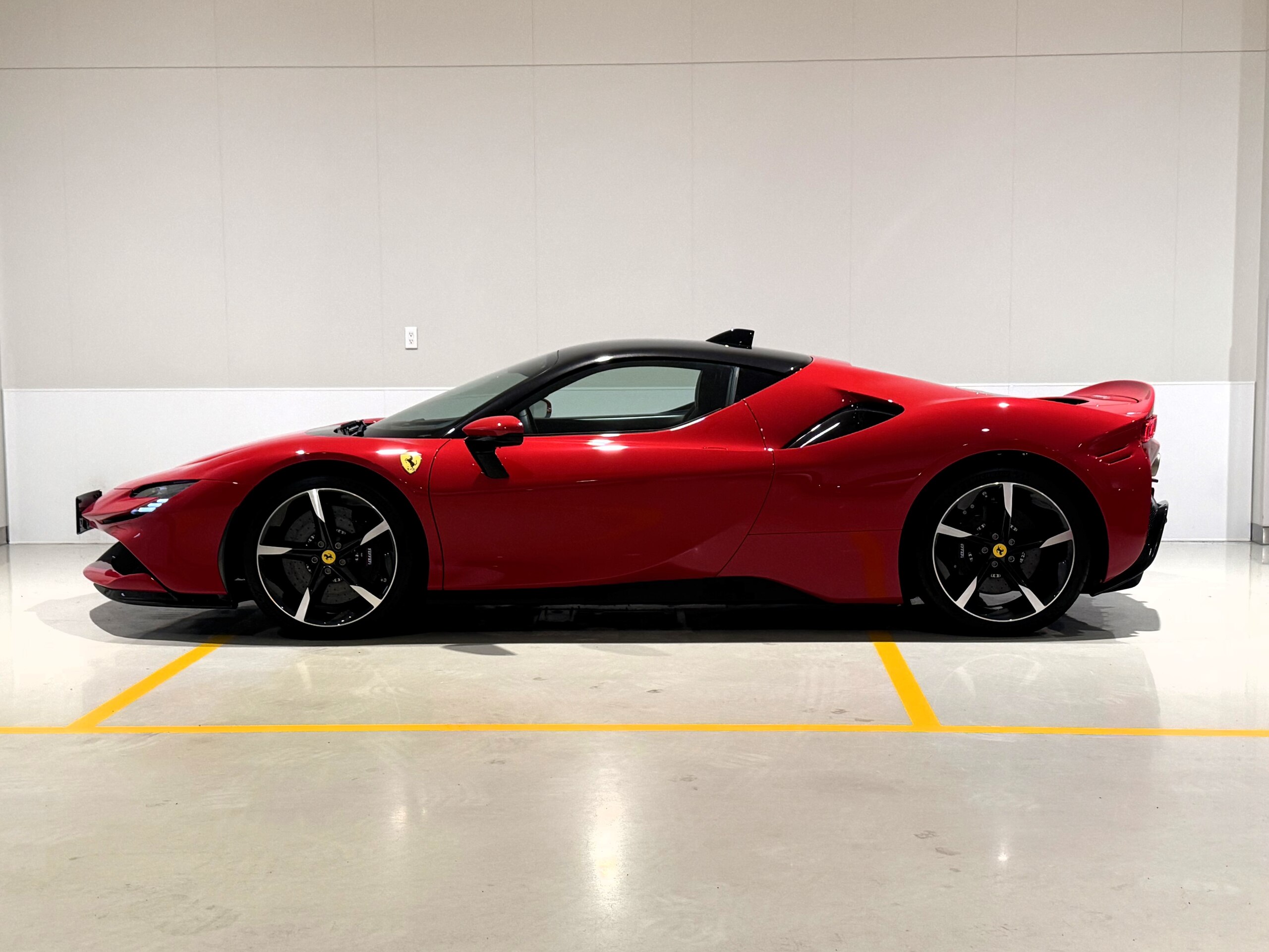 2021 Ferrari SF90 Stradale — Photo 6 / 29
