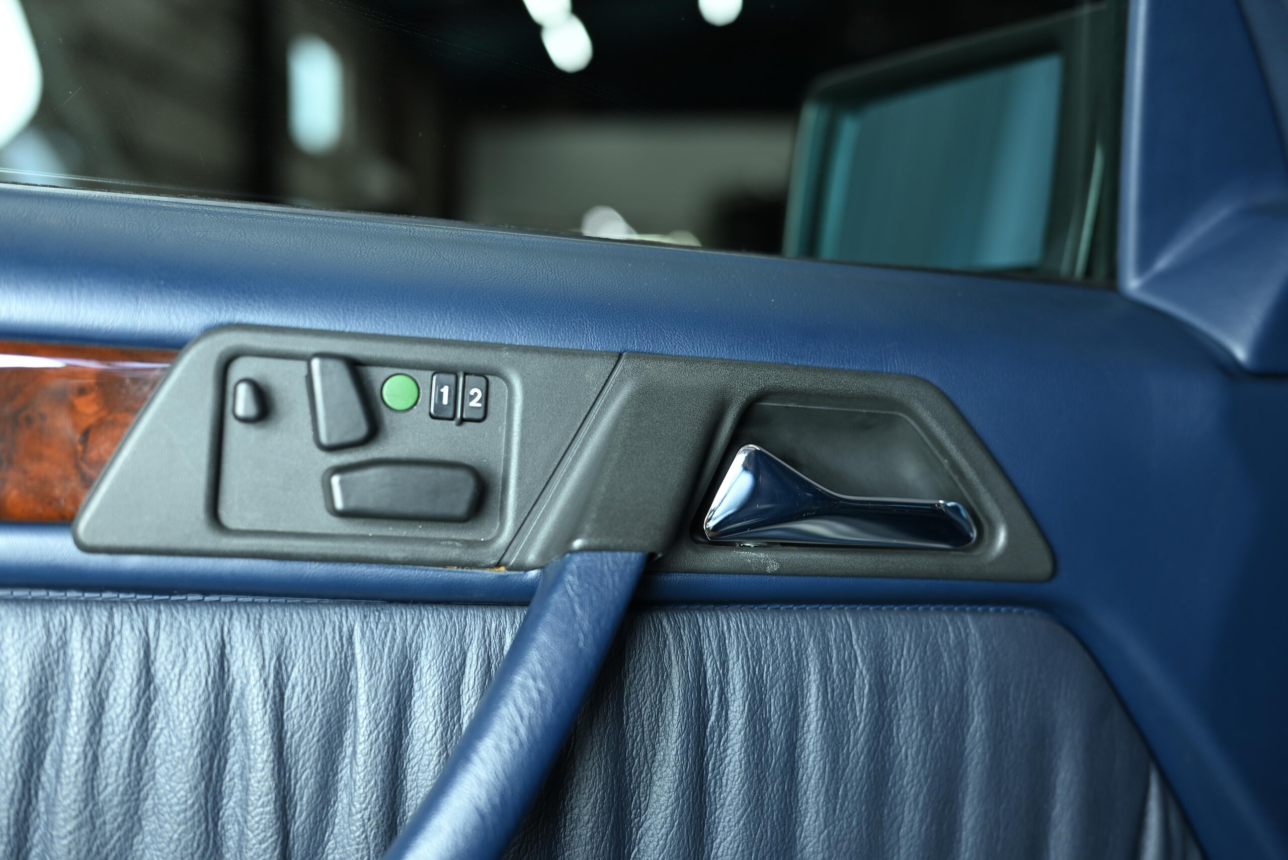 1994 Mercedes Benz E500 — Photo 48 / 74