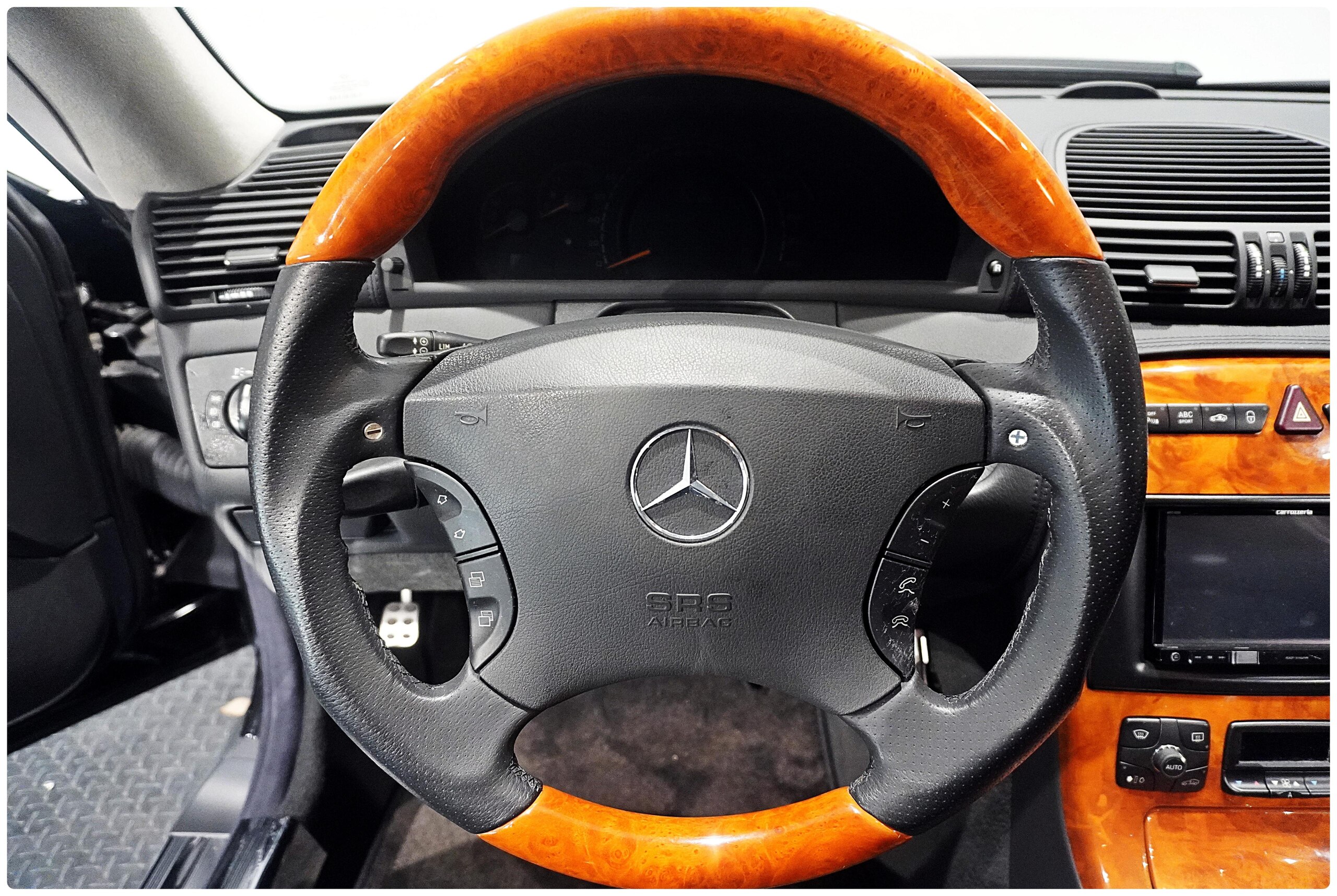 2004 Mercedes Benz CL55 AMG — Photo 13 / 24