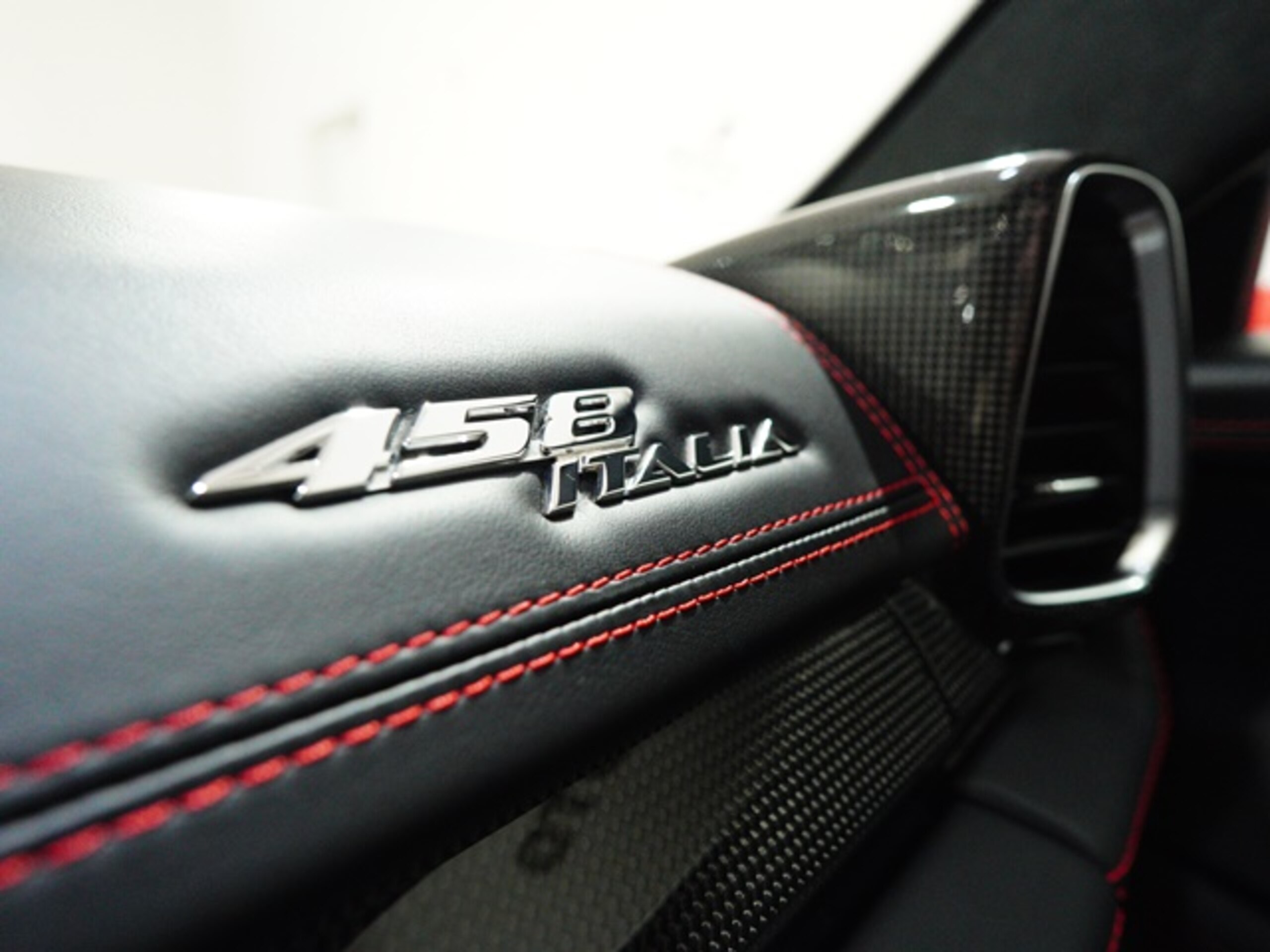 2011 Ferrari 458 Italia F1 DCT — Photo 16 / 19