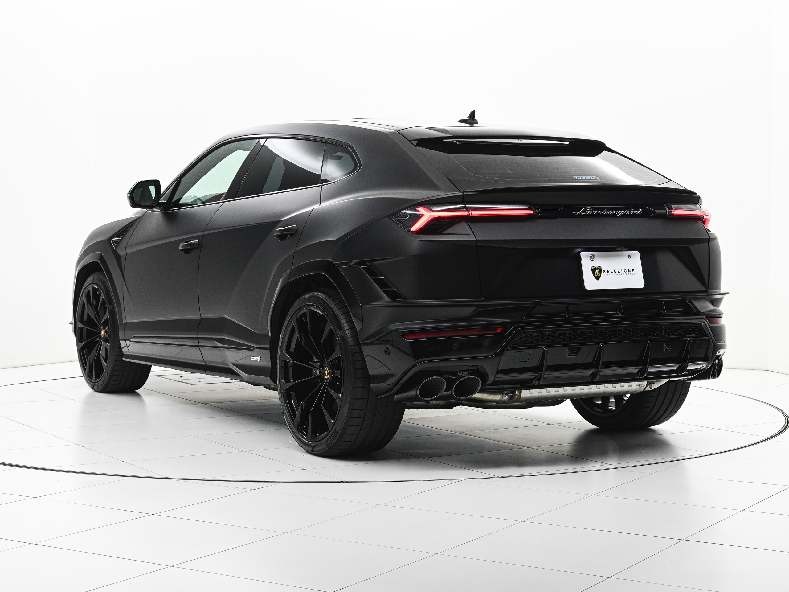 2025 Lamborghini Urus S — Photo 6 / 25