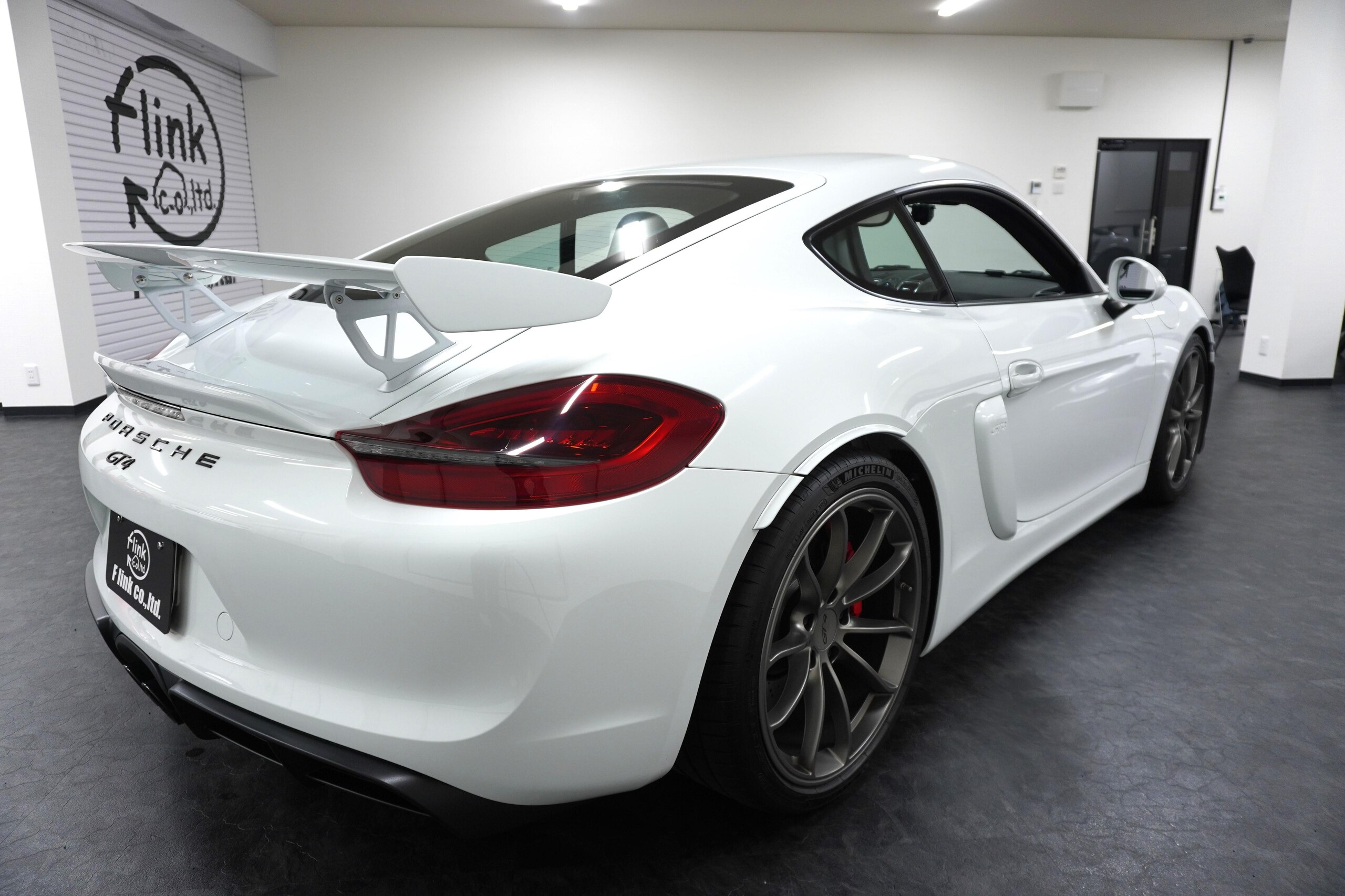 2015 Porsche Cayman GT4 — Photo 7 / 17
