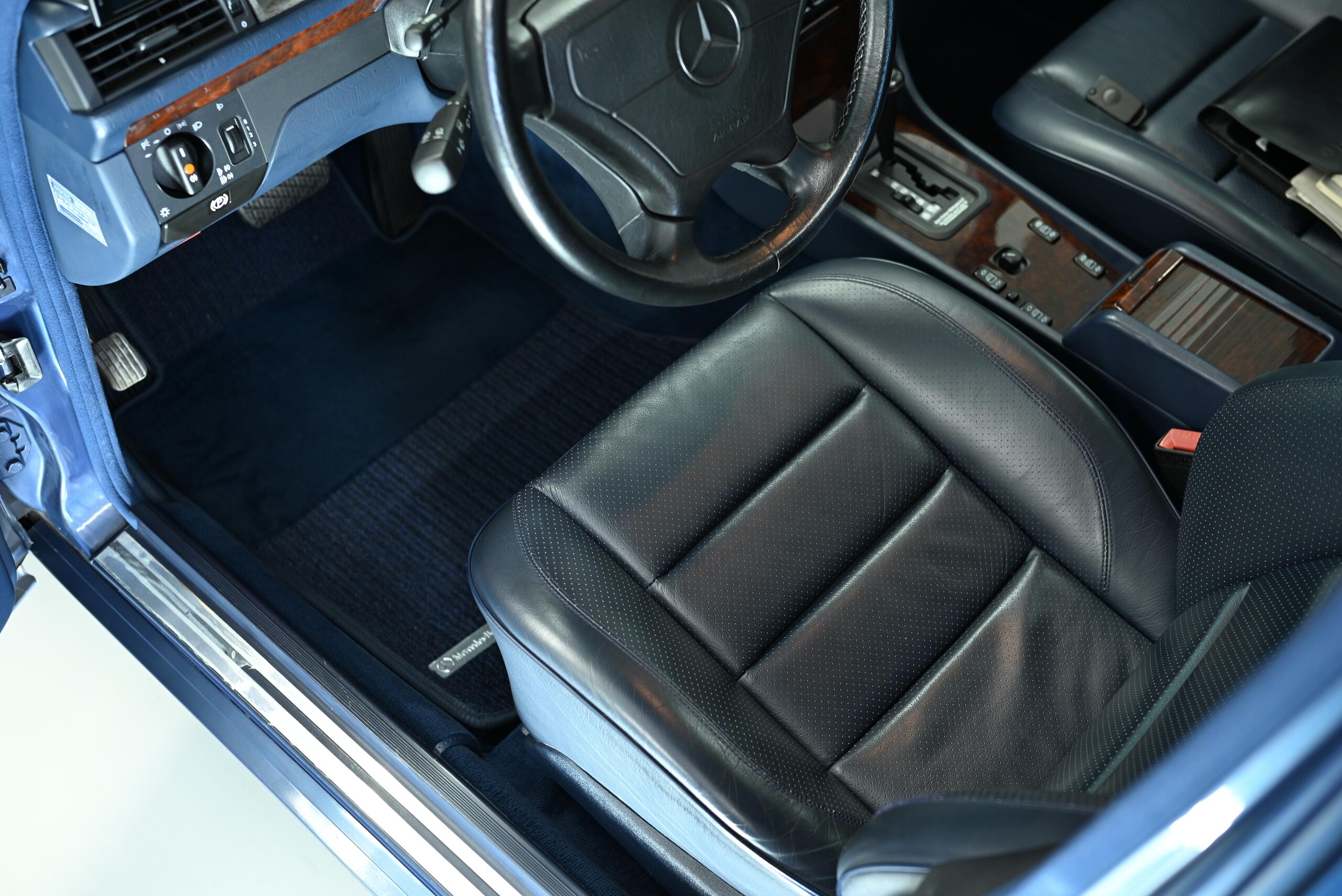1994 Mercedes Benz E500 — Photo 46 / 74
