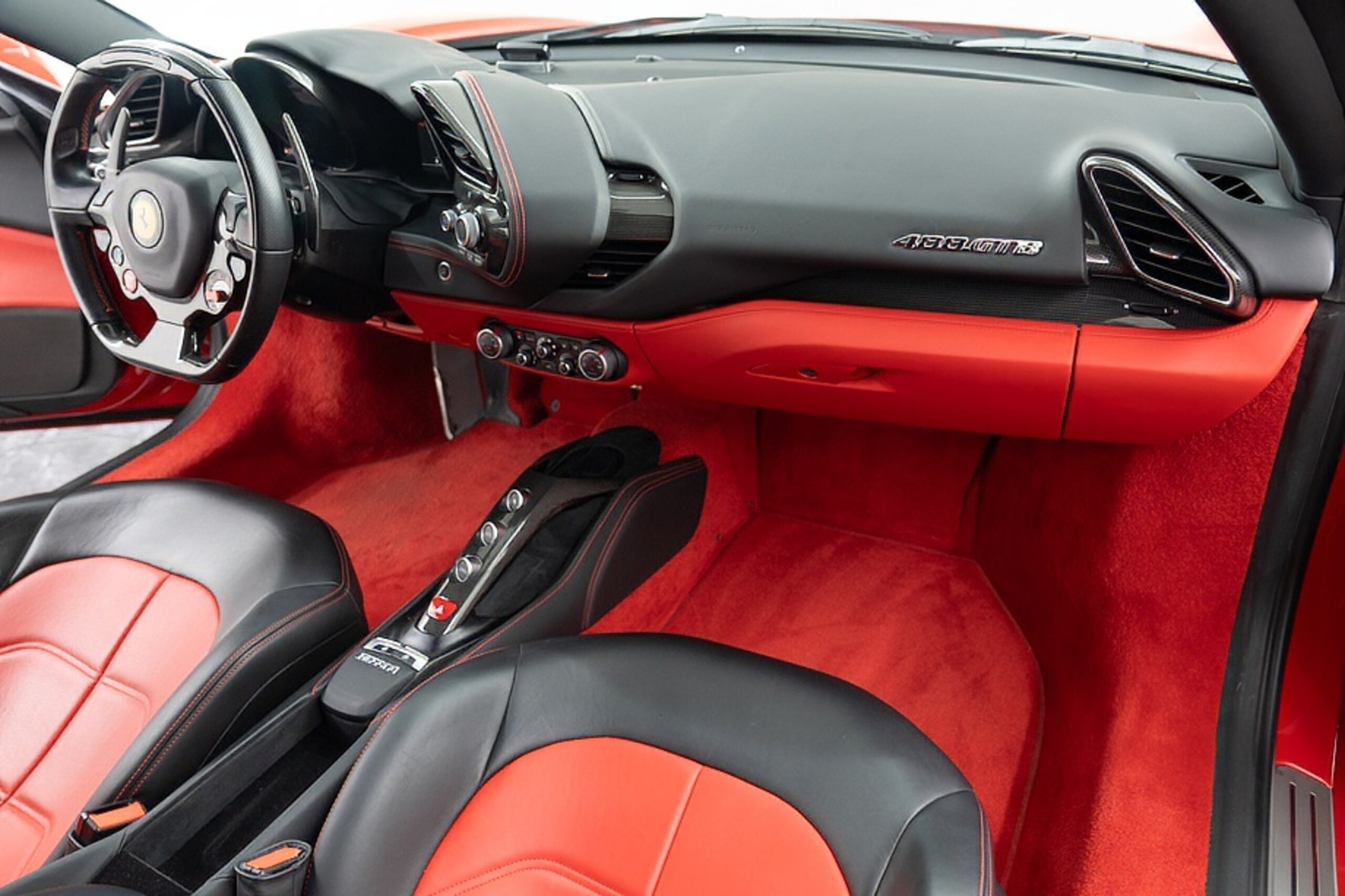 2016 Ferrari 488GTB — Photo 14 / 19