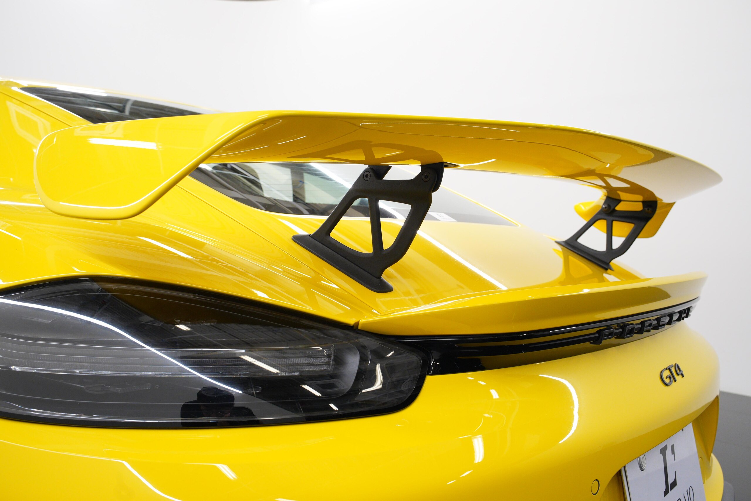 2022 Porsche 718 Cayman GT4 — Photo 27 / 35