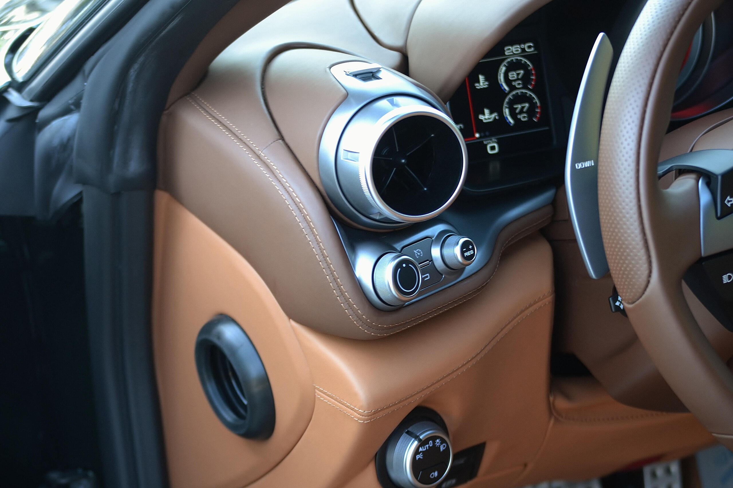 2019 Ferrari GTC4Lusso — Photo 21 / 34