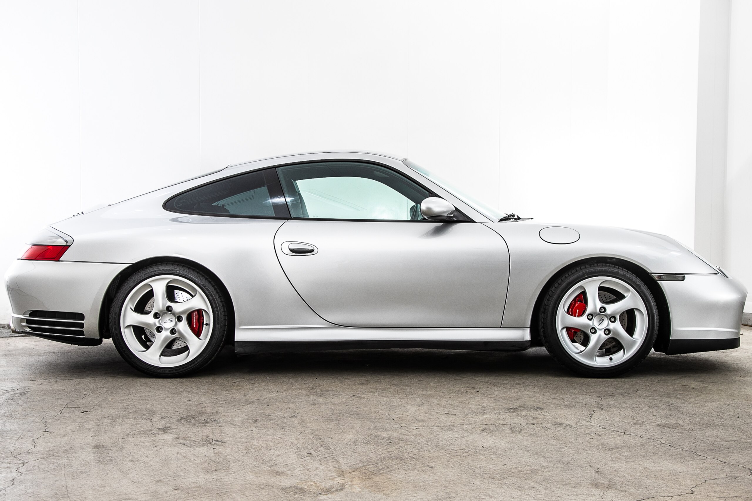 2002 Porsche 911 Carrera 4 — Photo 6 / 20