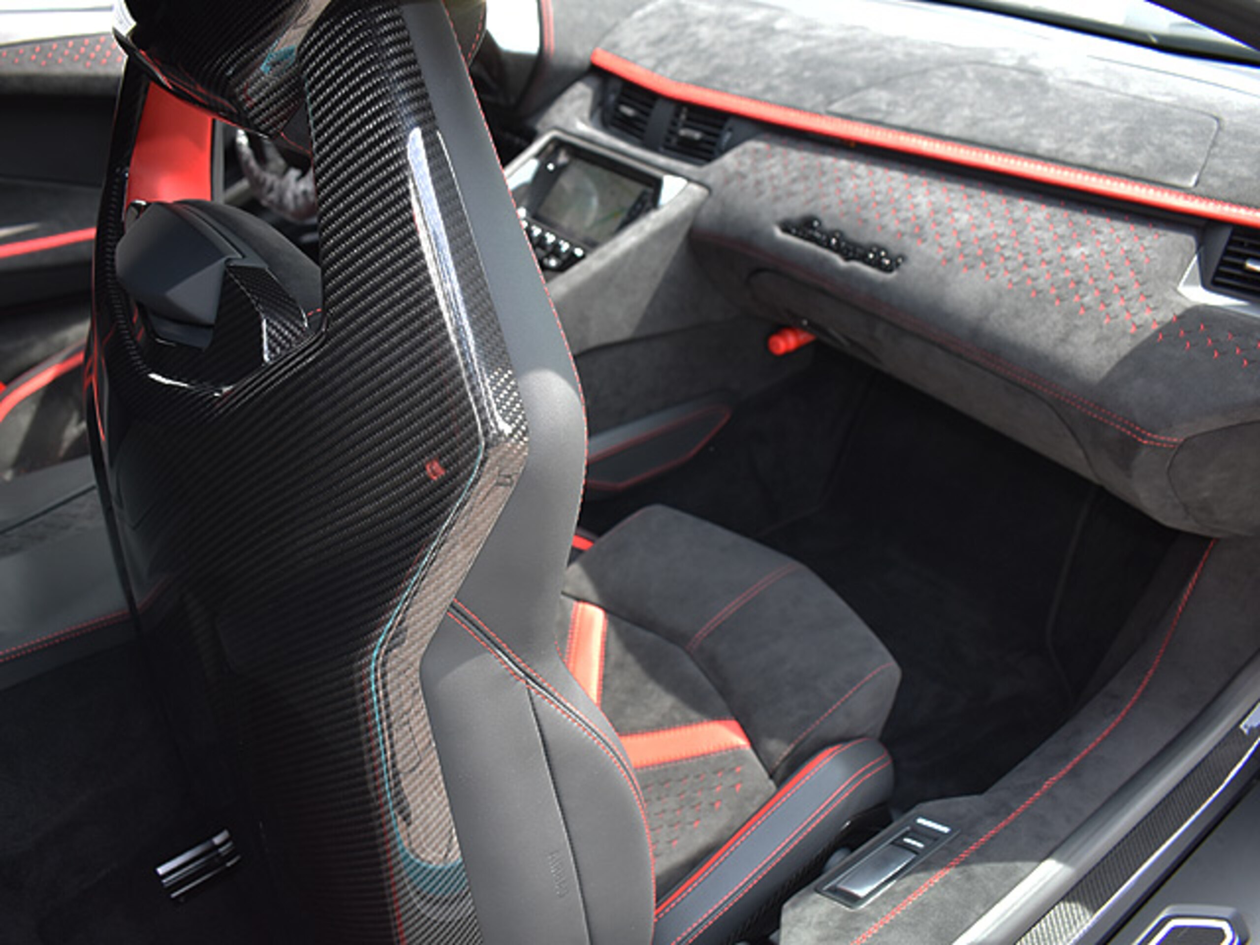 2022 Lamborghini Aventador Roadster LP780-4 Ultimae — Photo 34 / 38