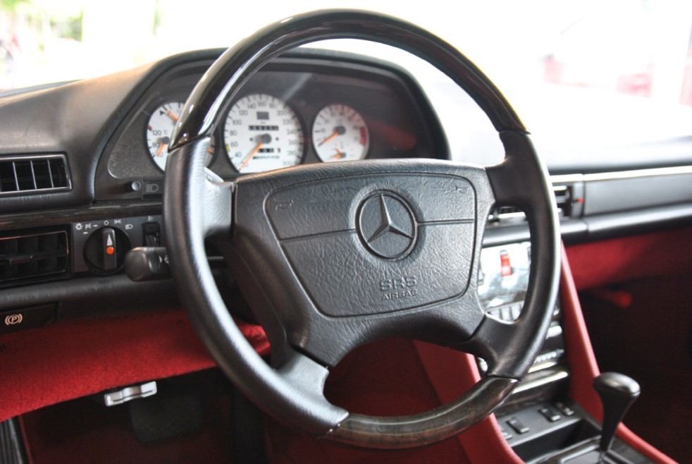 1991 Mercedes Benz 560SEC — Photo 9 / 19