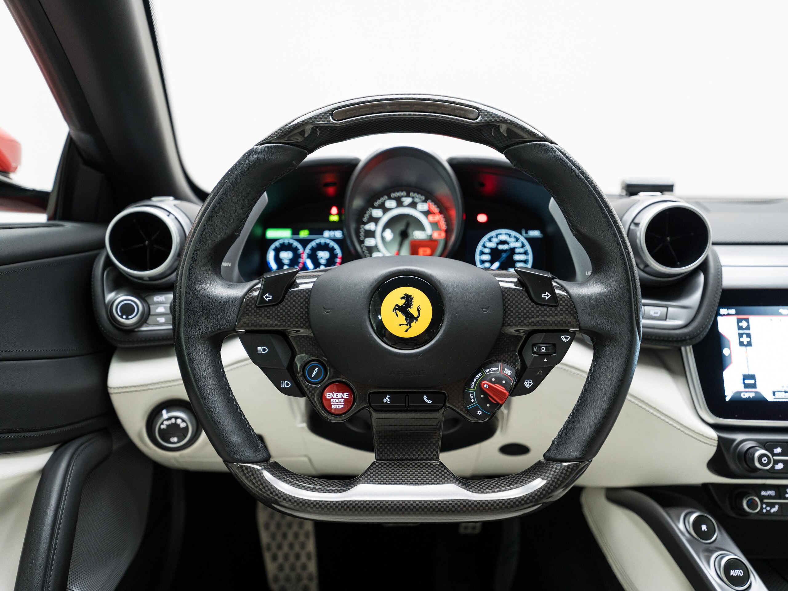 2020 Ferrari GTC4Lusso — Photo 8 / 29