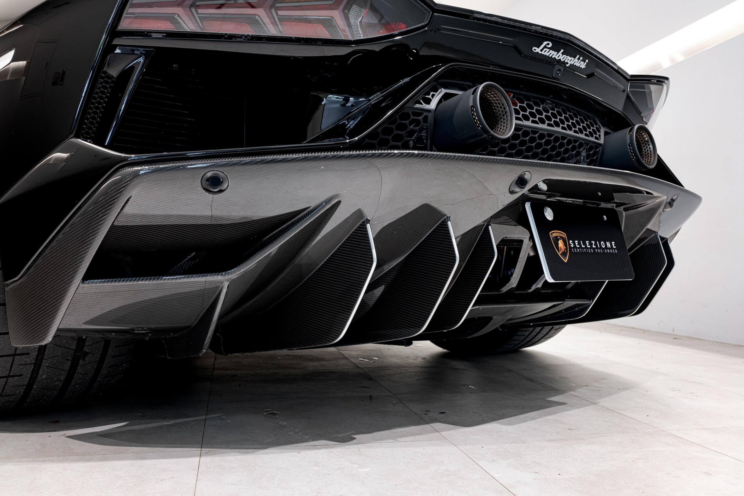 2022 Lamborghini Aventador Roadster LP780-4 Ultimae — Photo 14 / 39