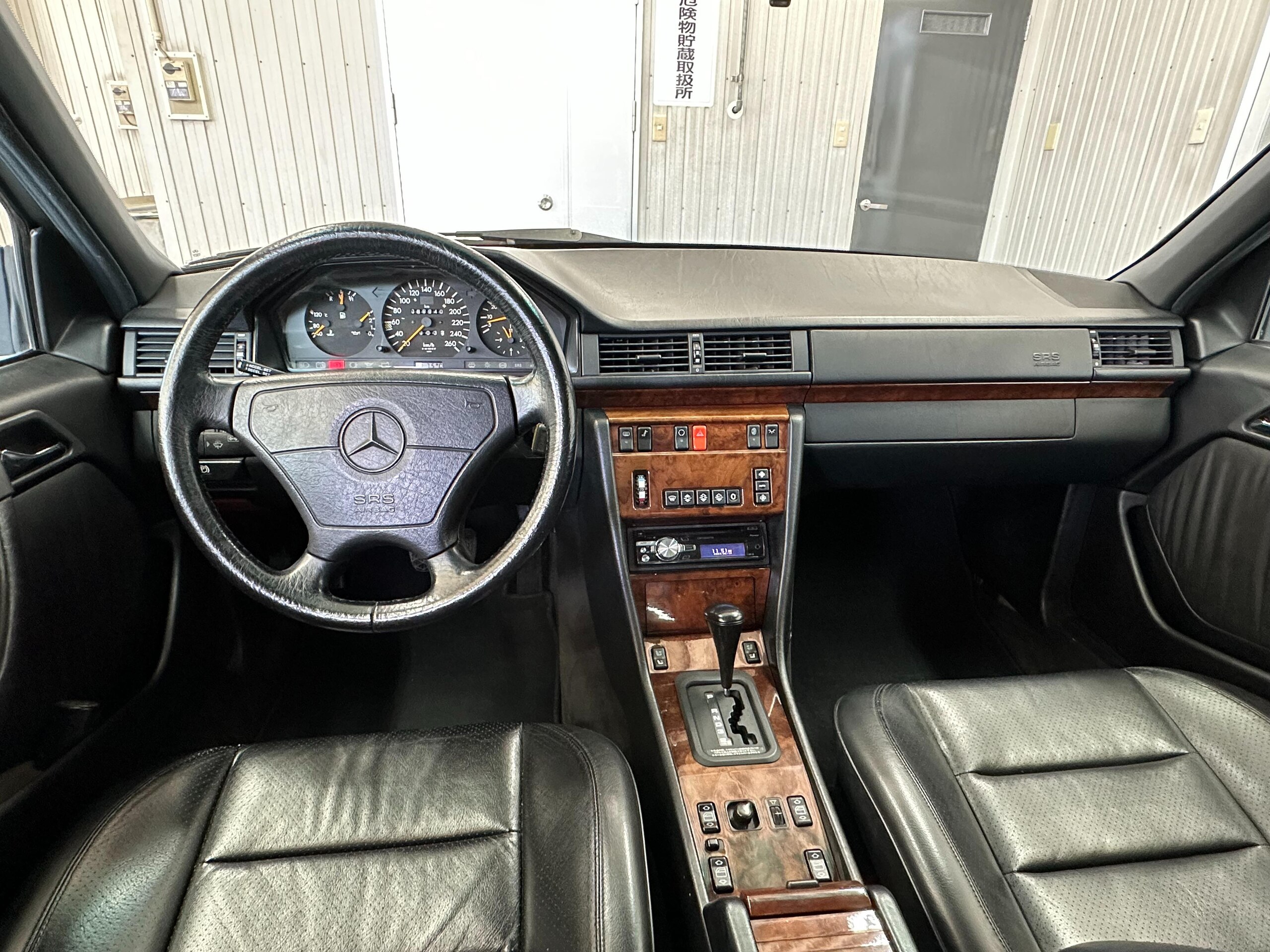1993 Mercedes Benz 500E — Photo 9 / 22