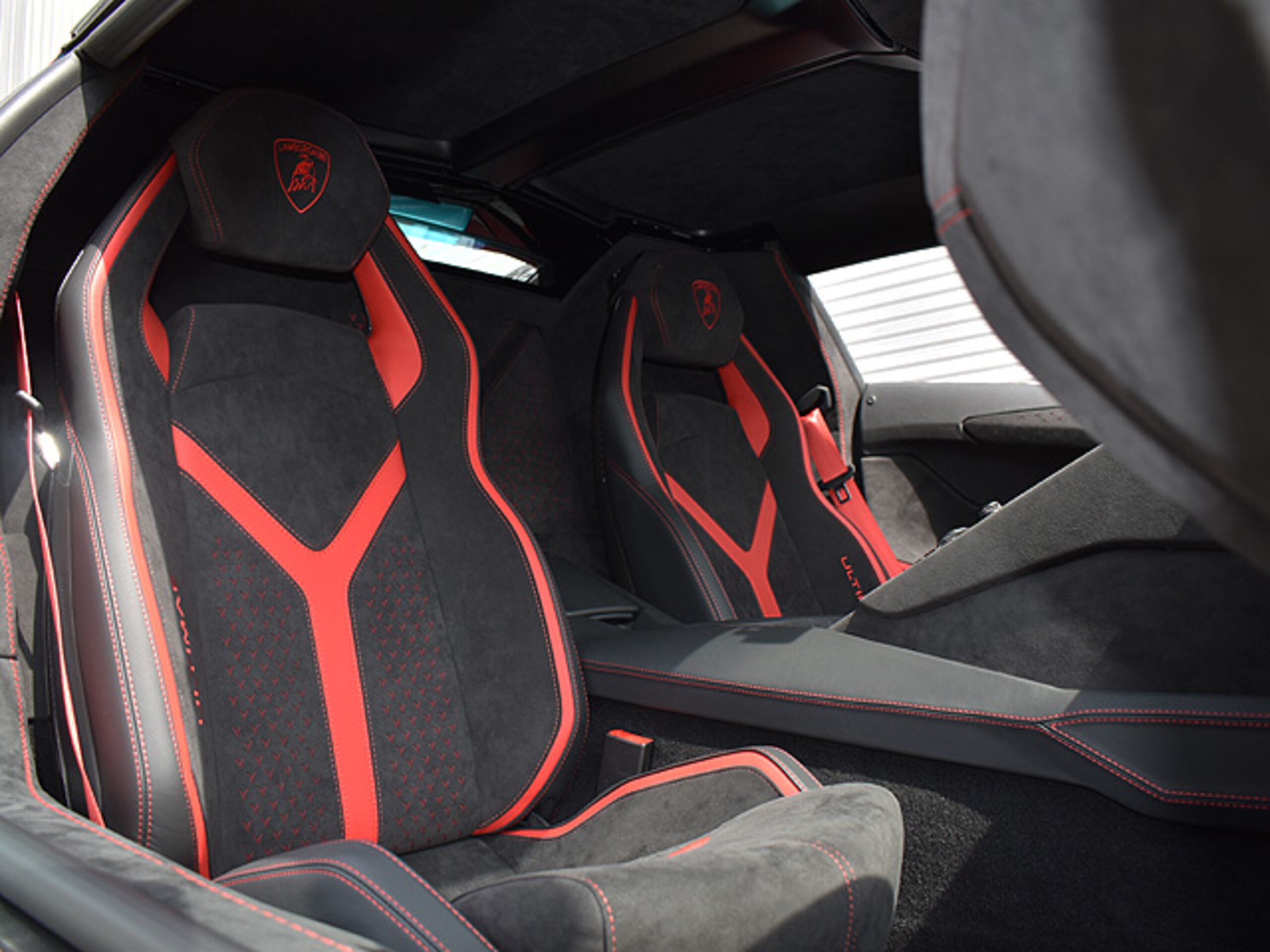 2022 Lamborghini Aventador Roadster LP780-4 Ultimae — Photo 30 / 38