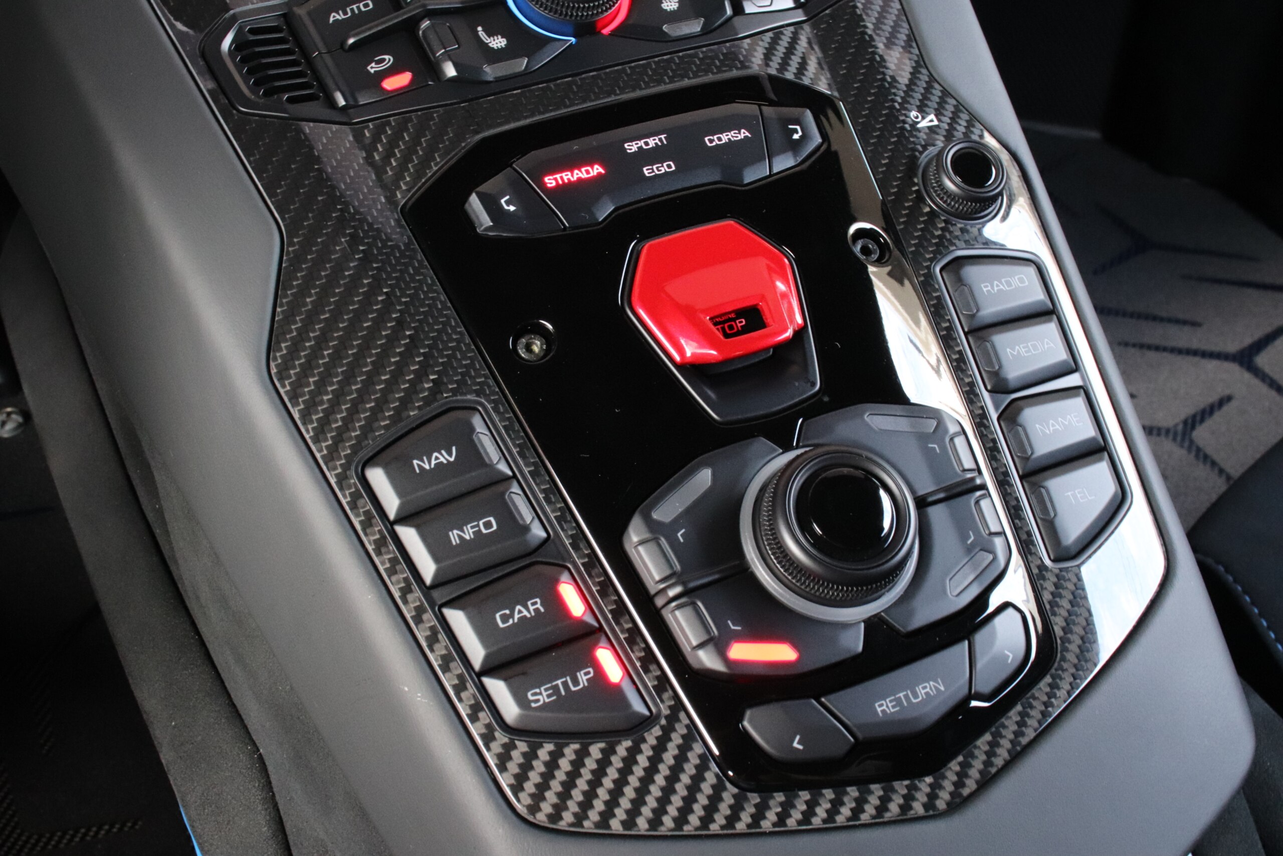 2020 Lamborghini Aventador SV — Photo 19 / 23