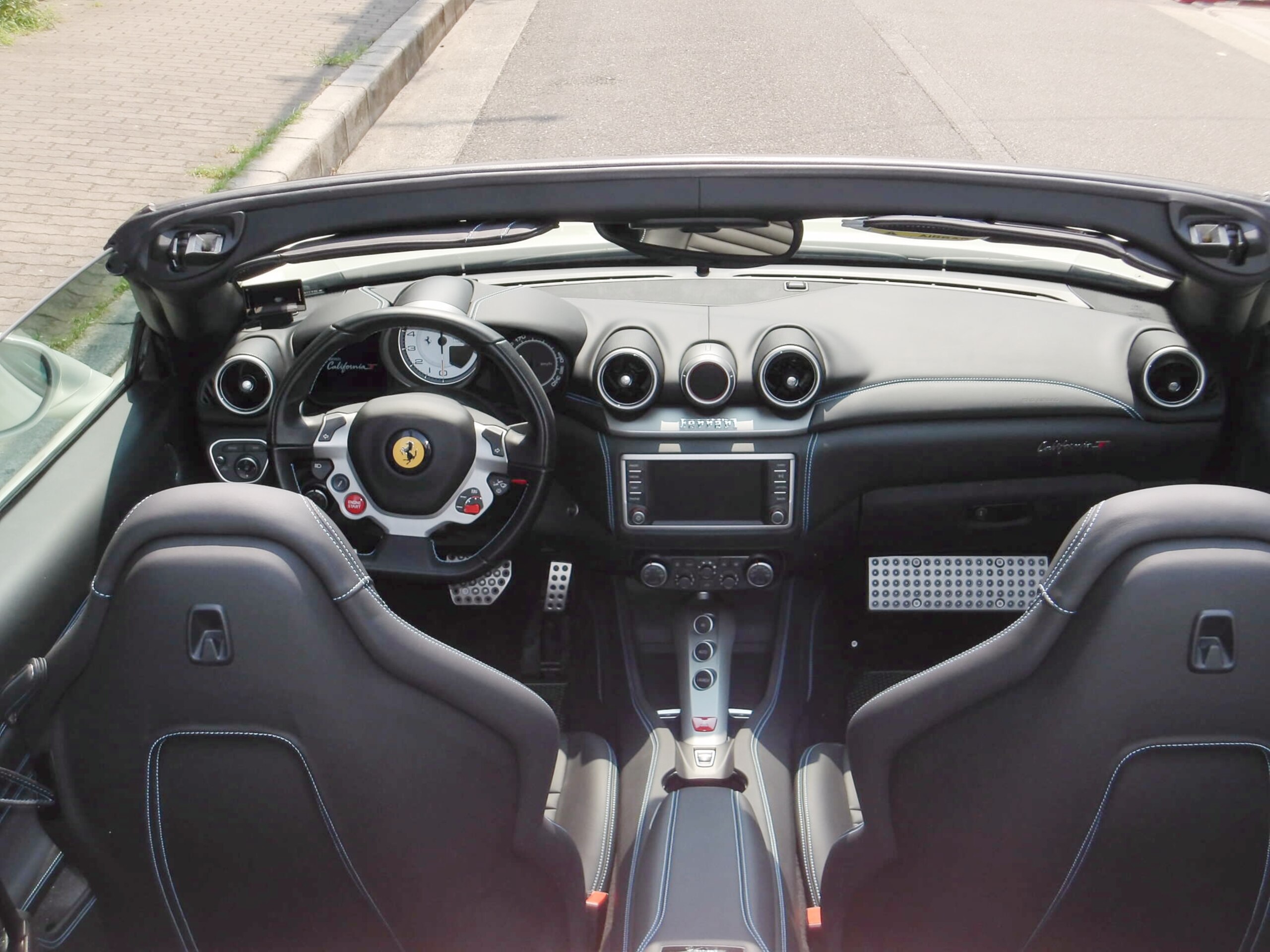 2017 Ferrari California T 70th Anniversary Tailor Made Collection — Photo 14 / 15