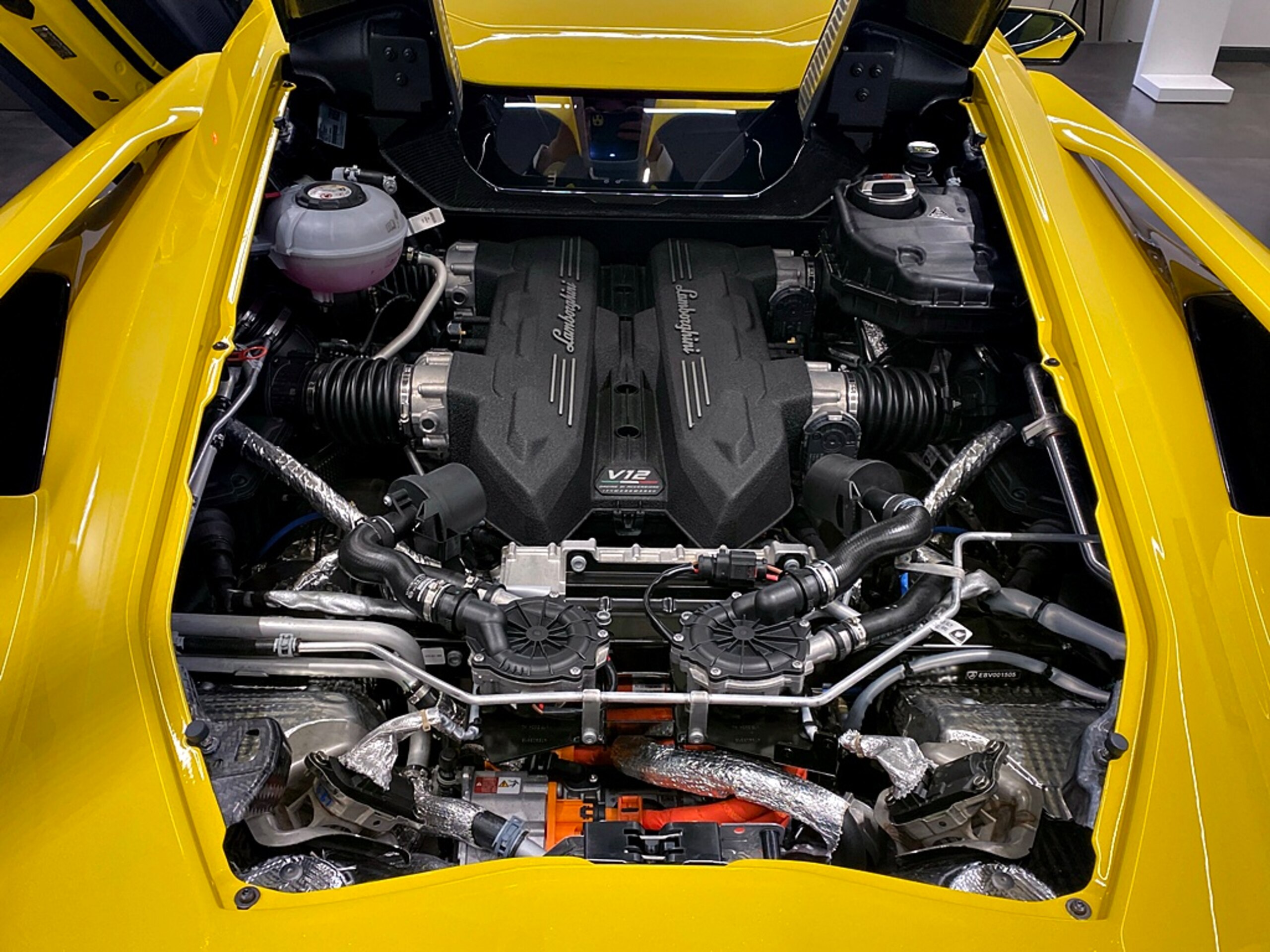 2024 Lamborghini Revuelto — Photo 17 / 18