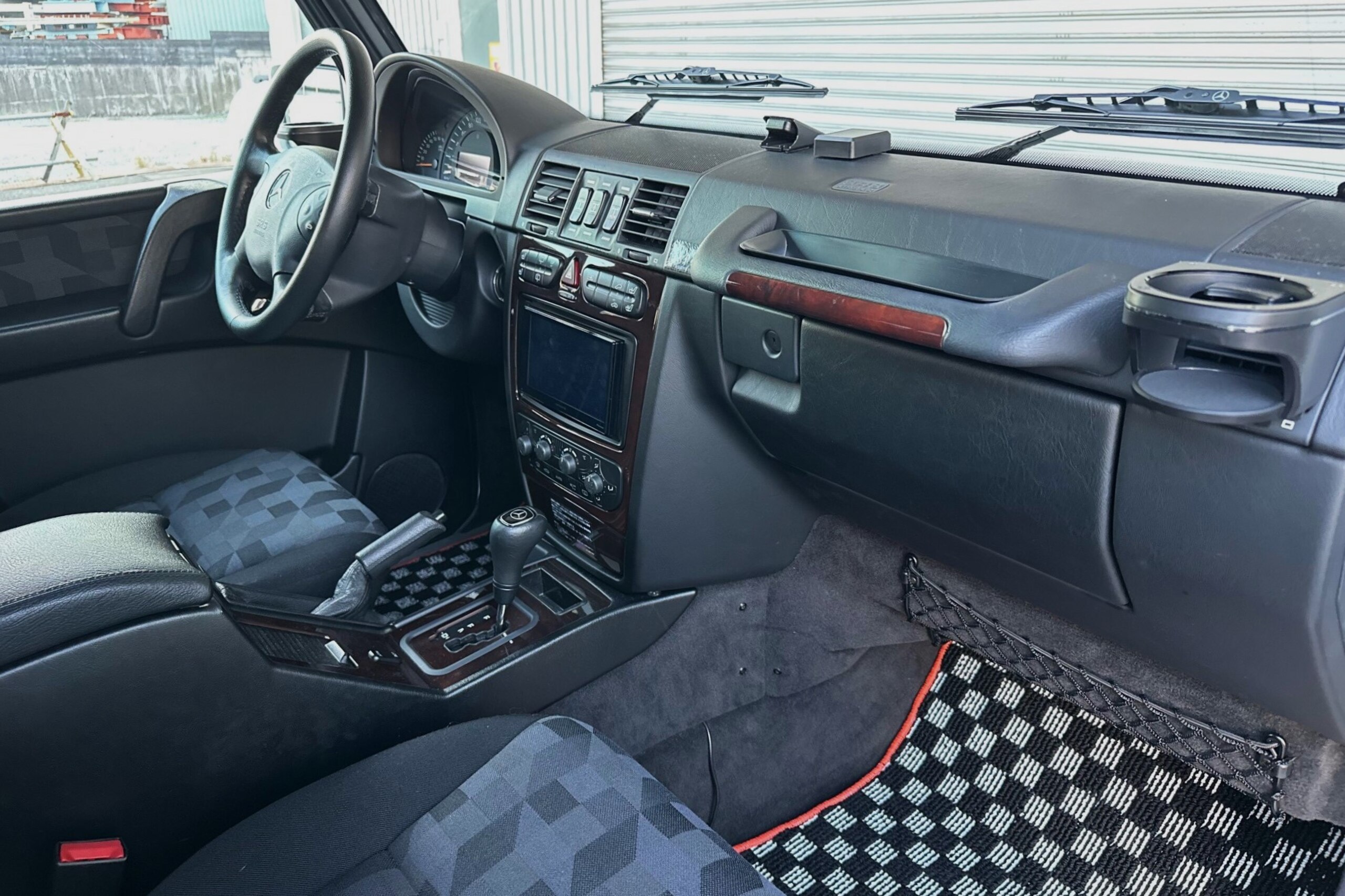 2004 Mercedes Benz G320 — Photo 12 / 17
