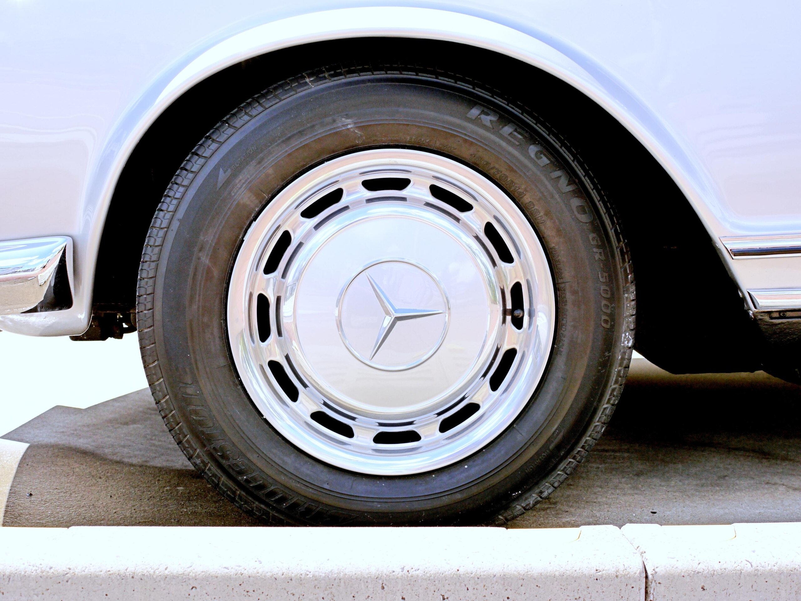 1969 Mercedes Benz 280SL — Photo 8 / 10