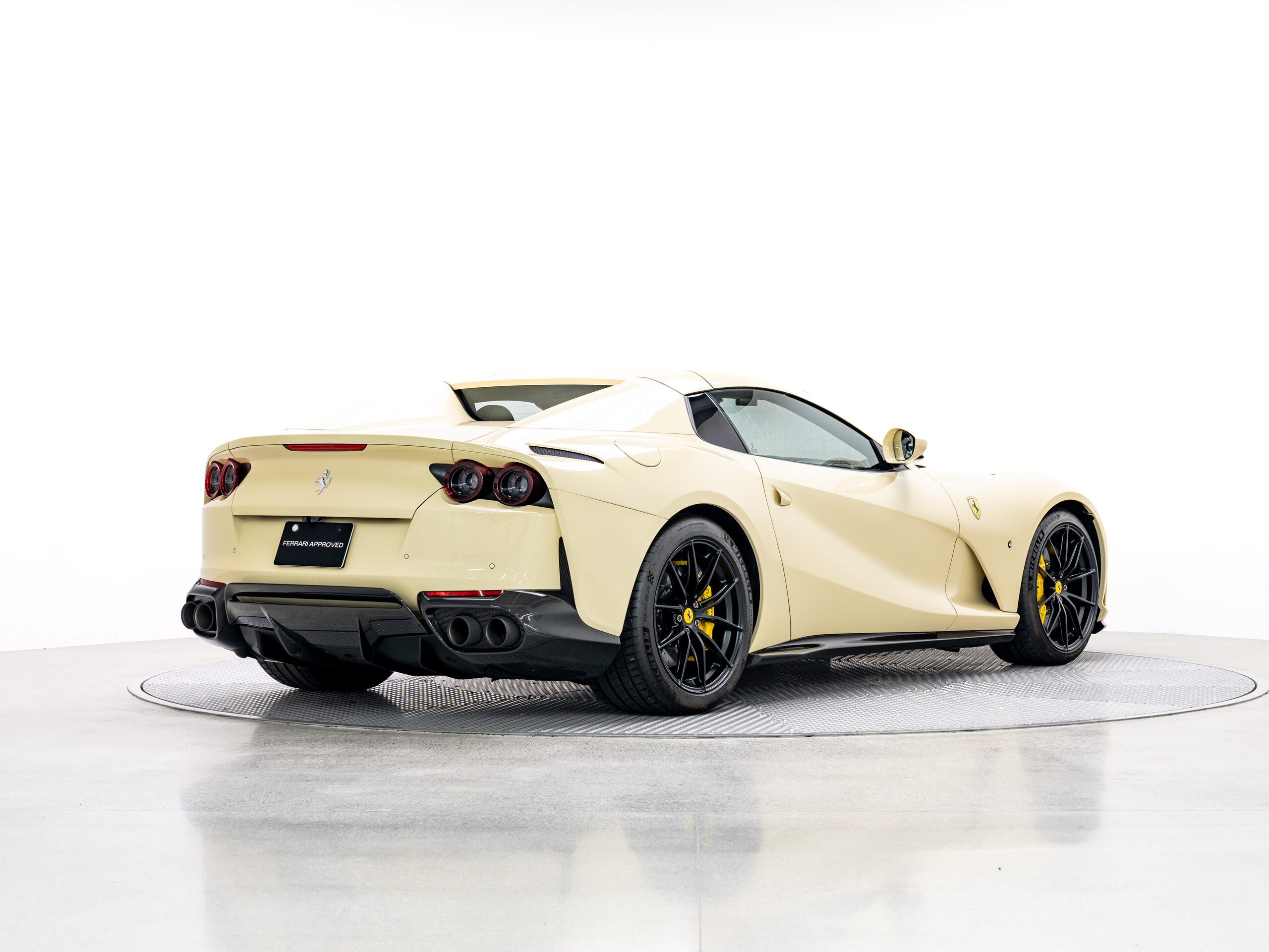 2023 Ferrari 812GTS — Photo 12 / 32
