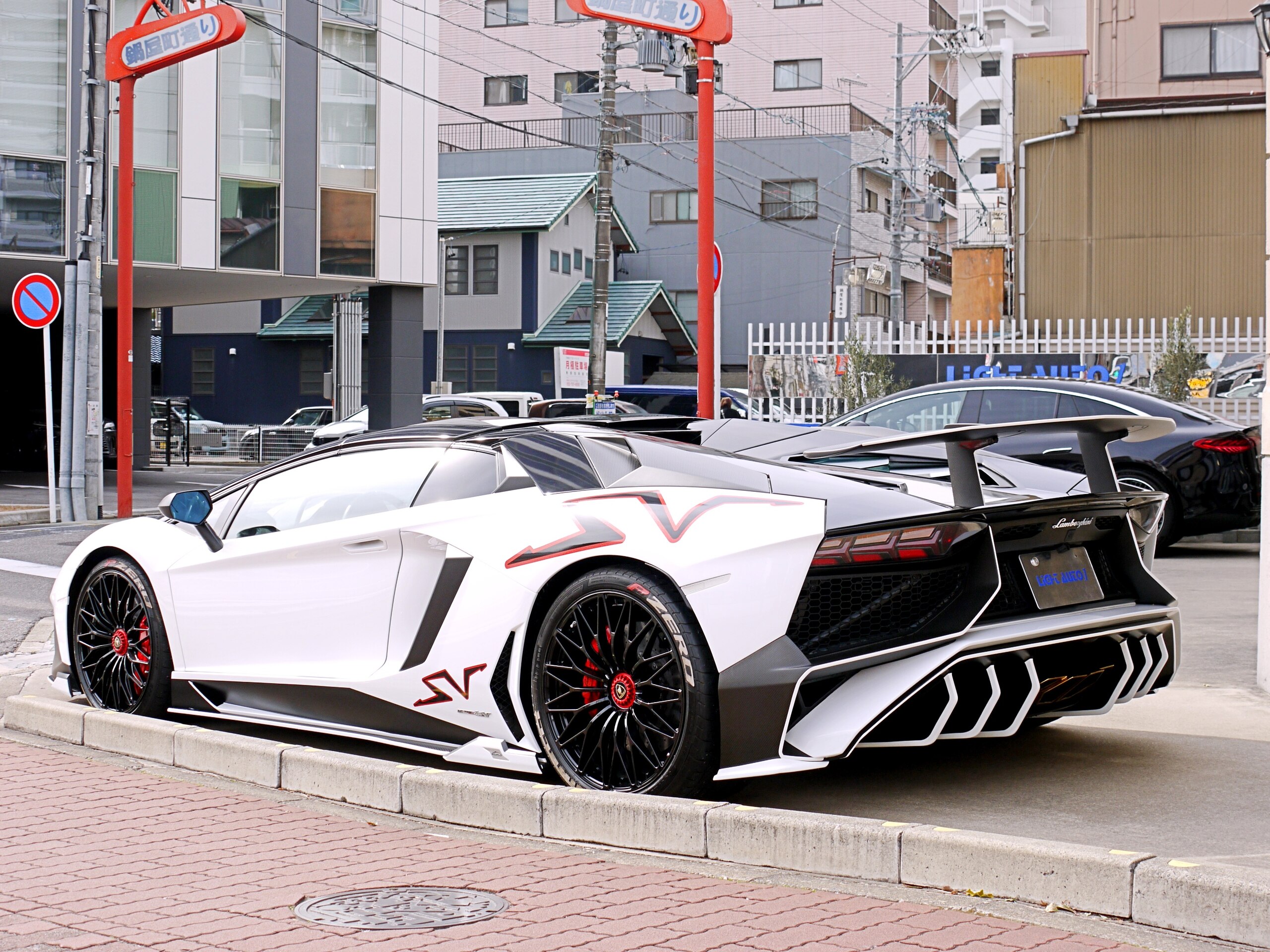 2017 Lamborghini Aventador Roadster SV — Photo 7 / 17