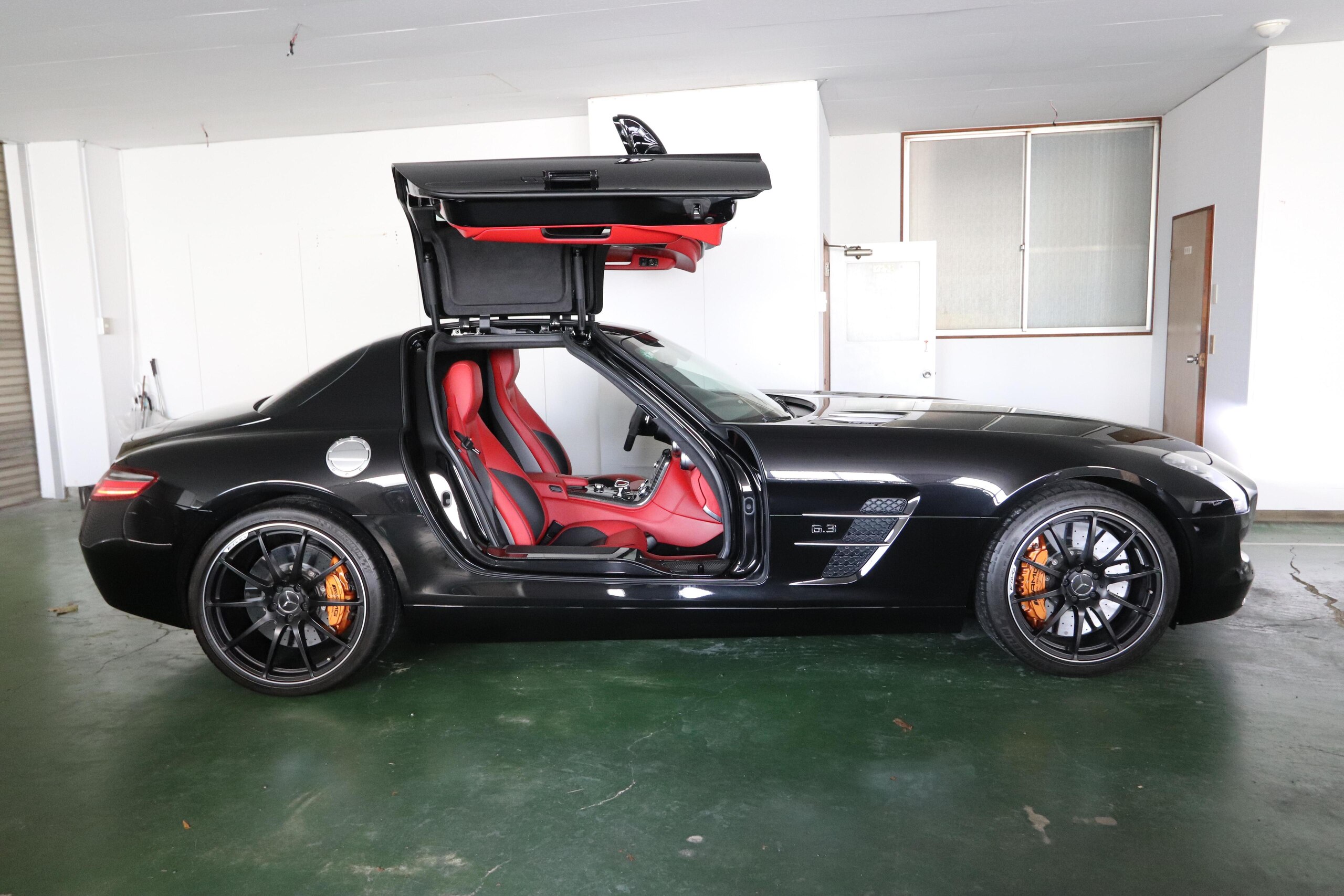 2013 Mercedes Benz SLS AMG — Photo 6 / 13