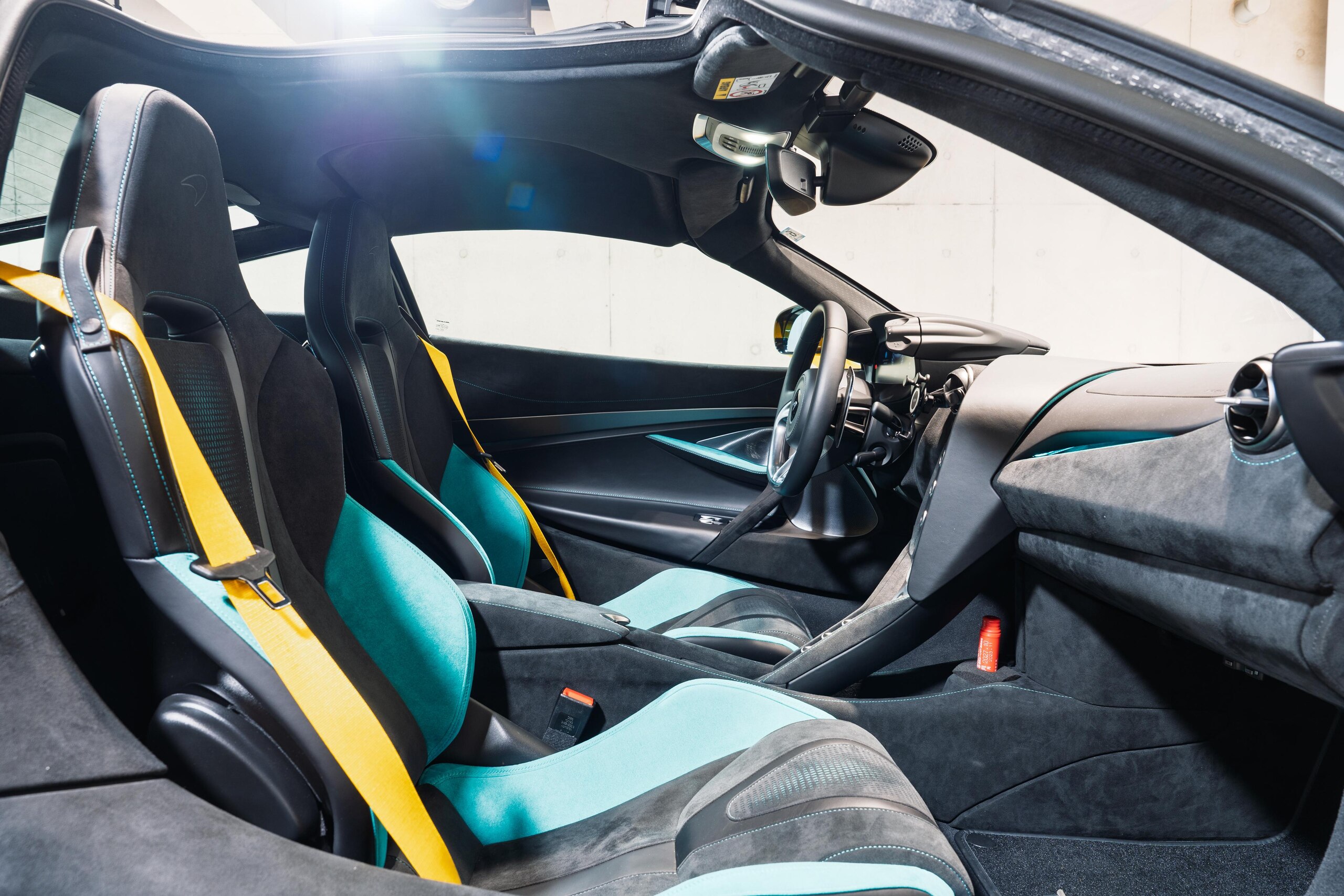 2024 McLaren 750S — Photo 16 / 18