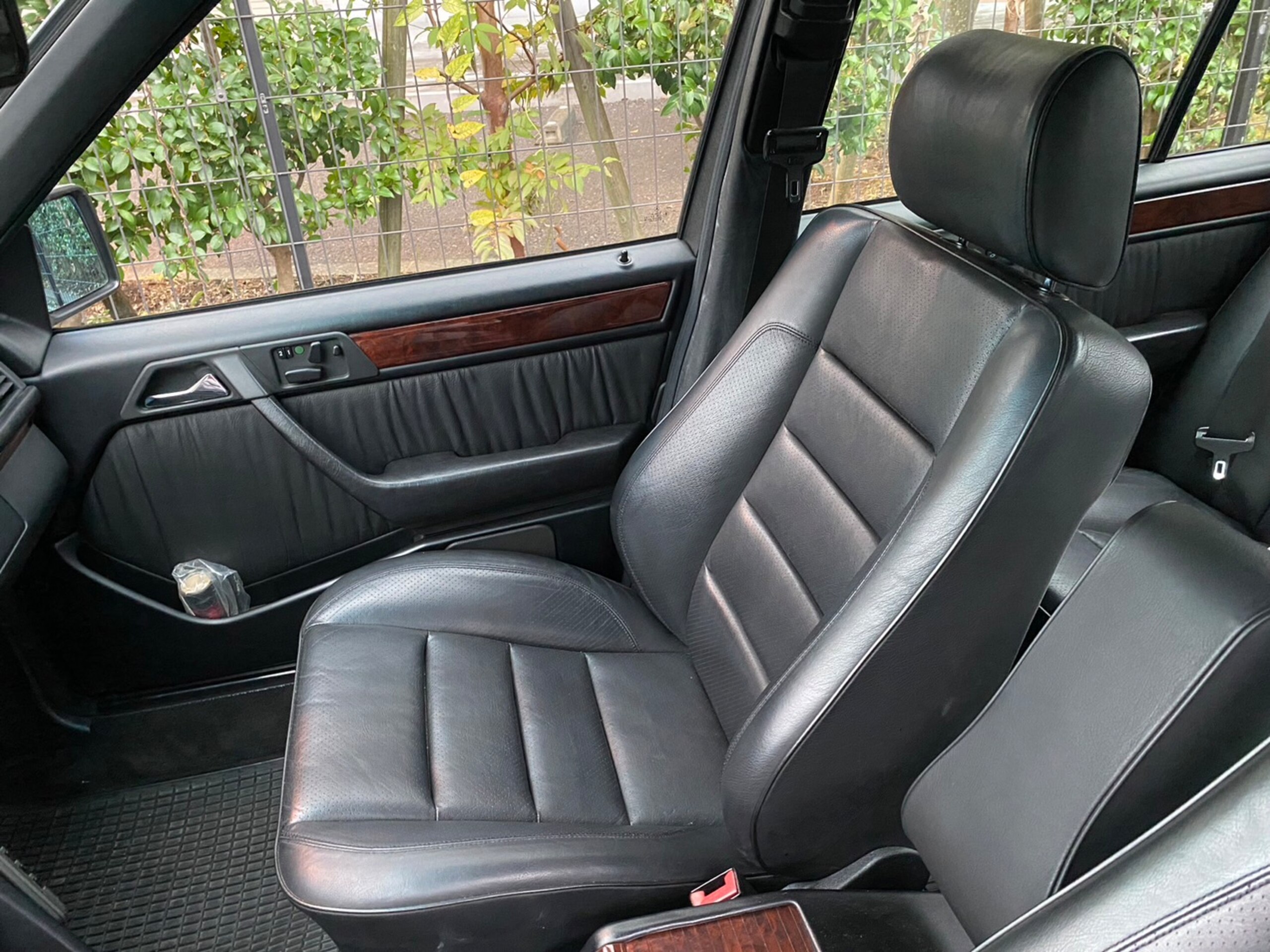 1993 Mercedes Benz E500 — Photo 11 / 15