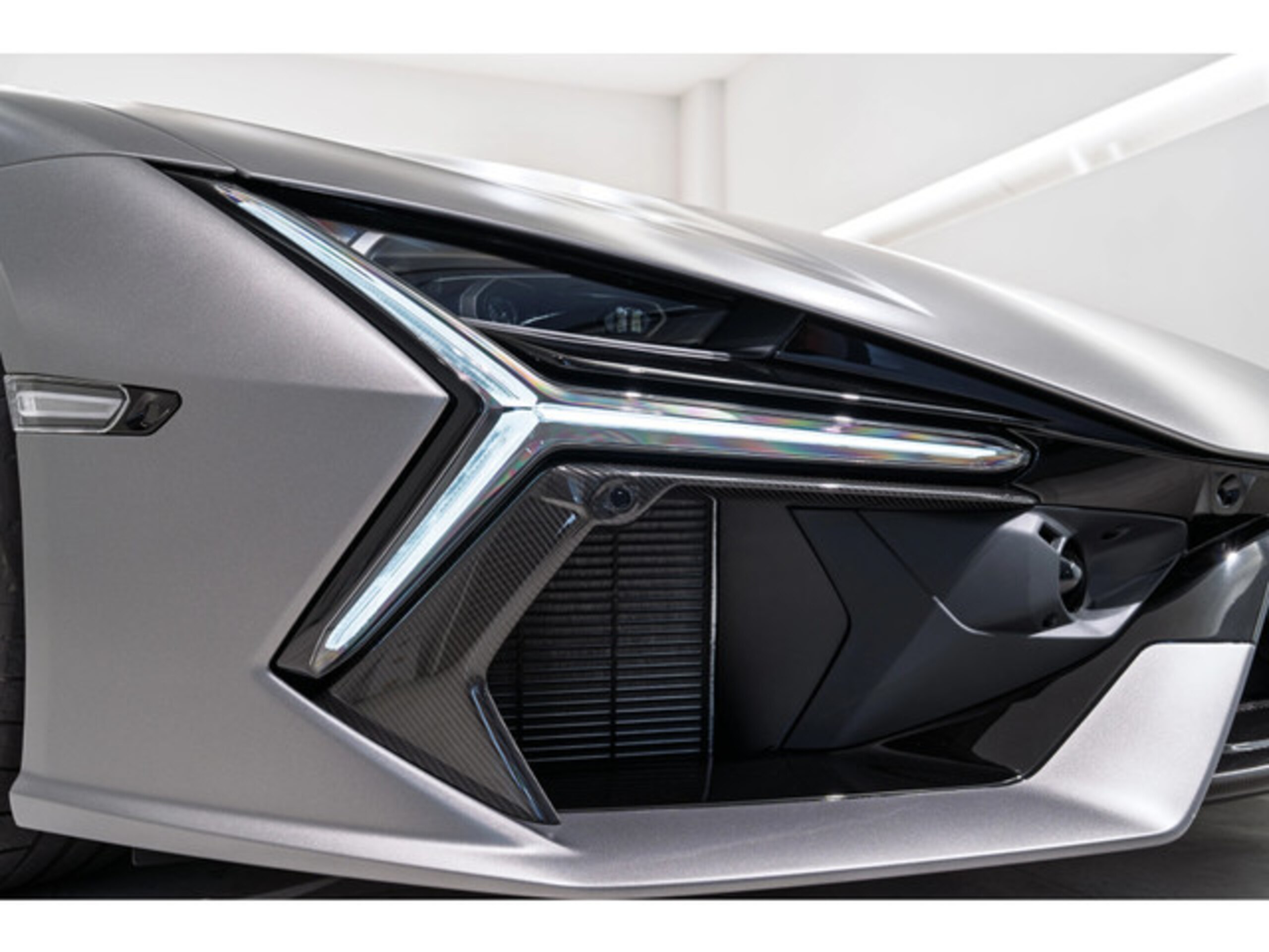 2024 Lamborghini Revuelto — Photo 10 / 31