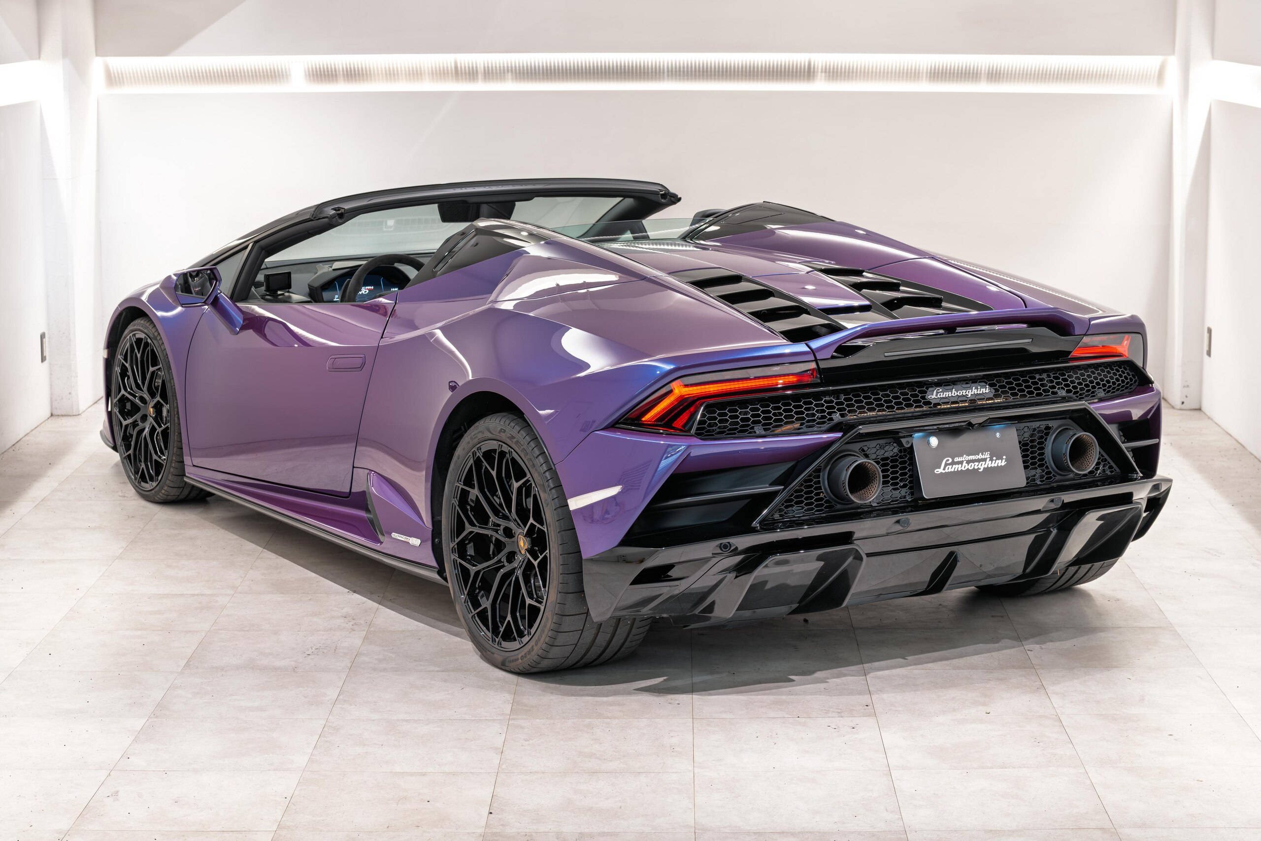 2021 Lamborghini Huracán EVO Spyder — Photo 12 / 33